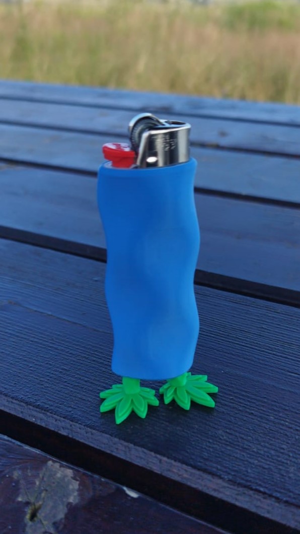 Lightercase with feet