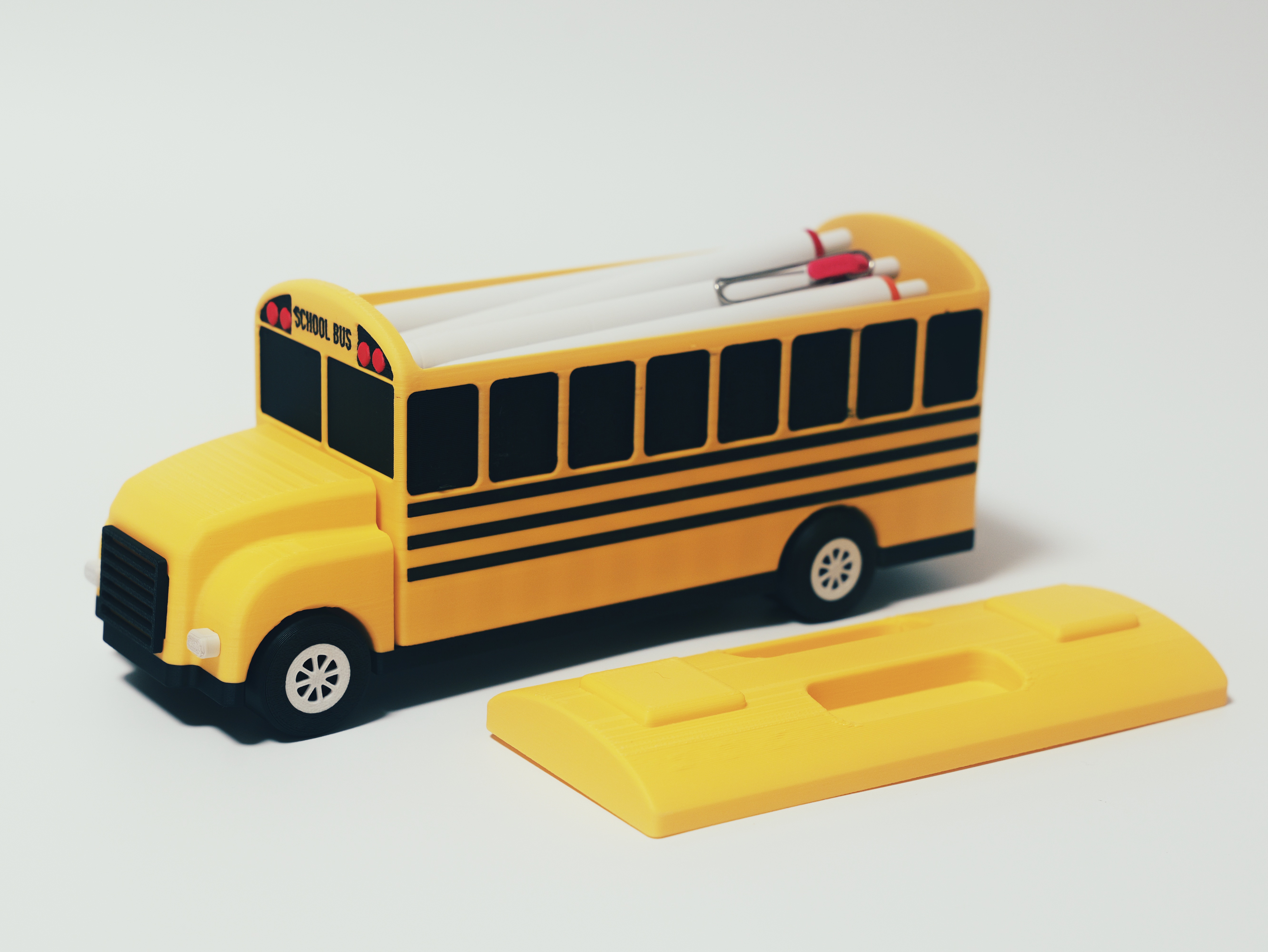 Miniatura 10 do modelo 3D School Bus Pencil Case