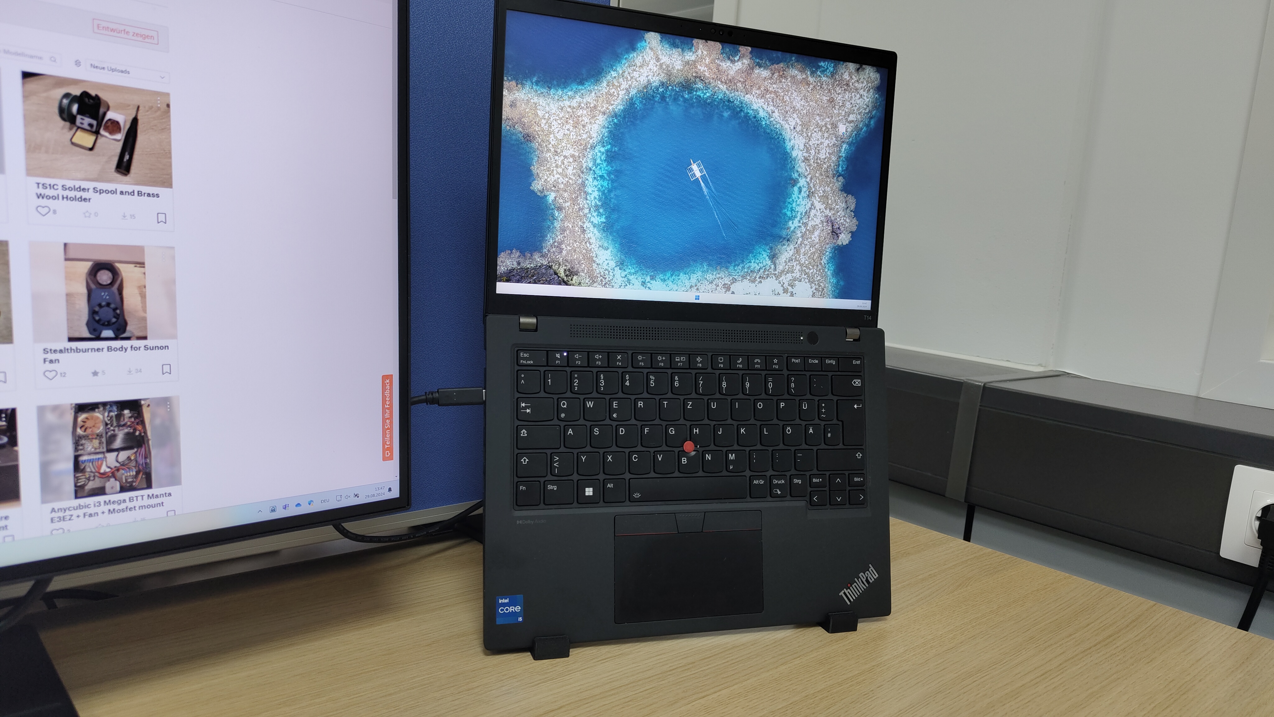 Notebook Stand (Lenovo T14)