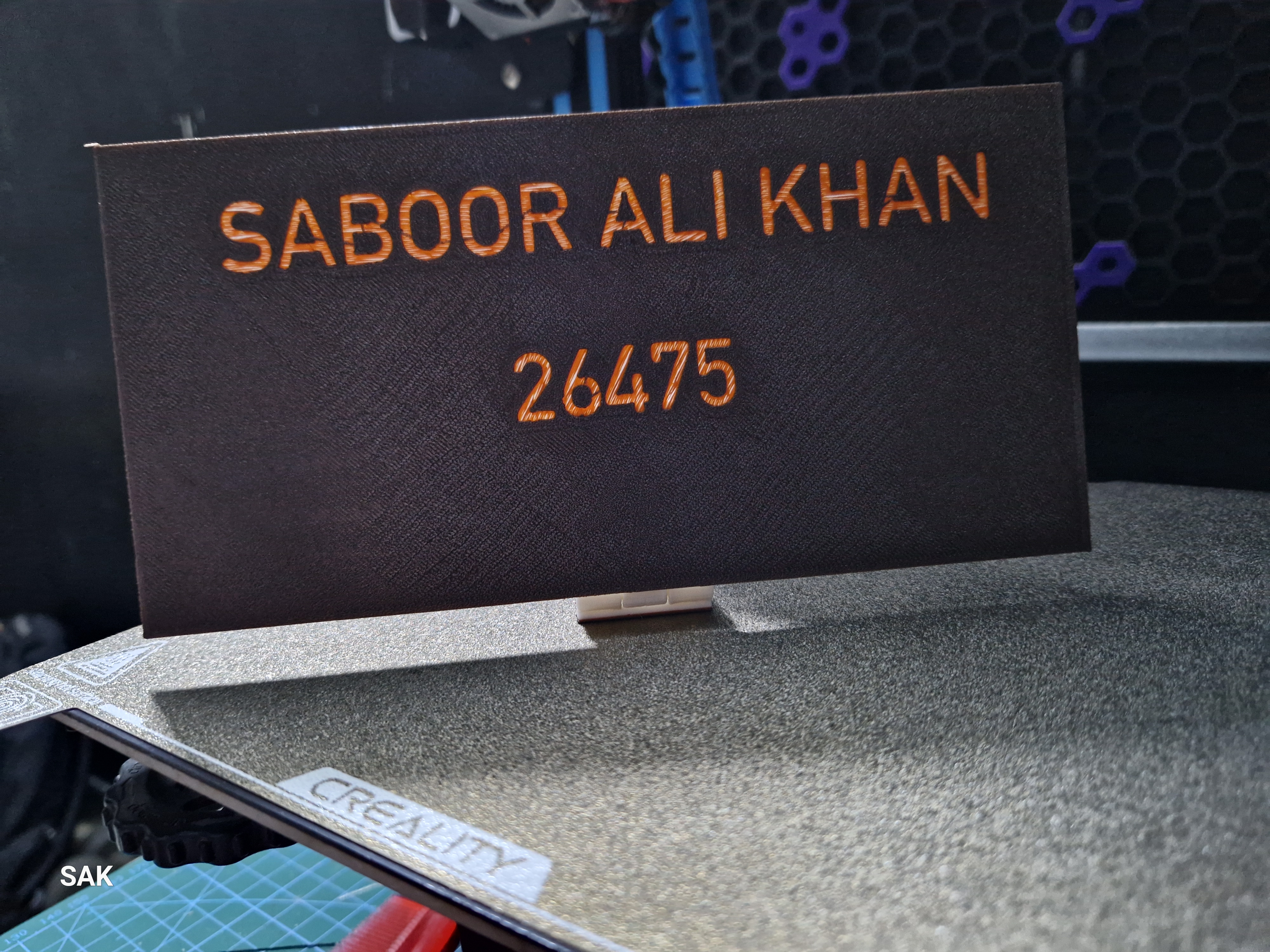 Print in Place nameplate with folding hinge stand