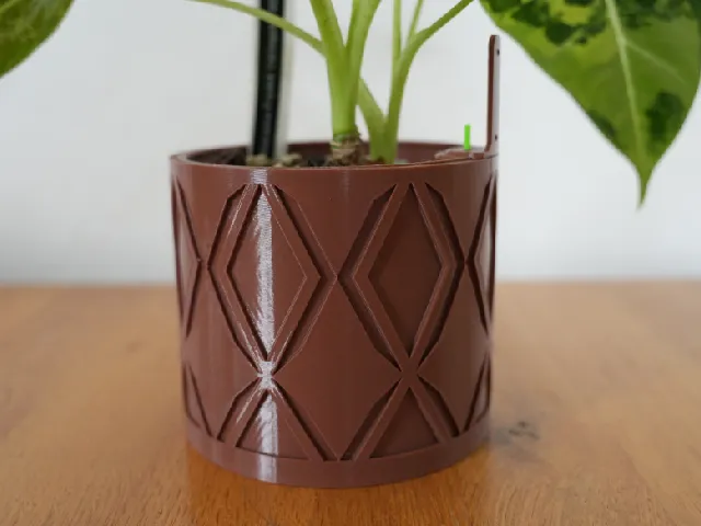 Self watering planter "Spidey"