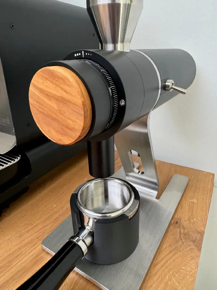 Stand/Station for Zerno Z1 and Decent Portafilter (auto centering