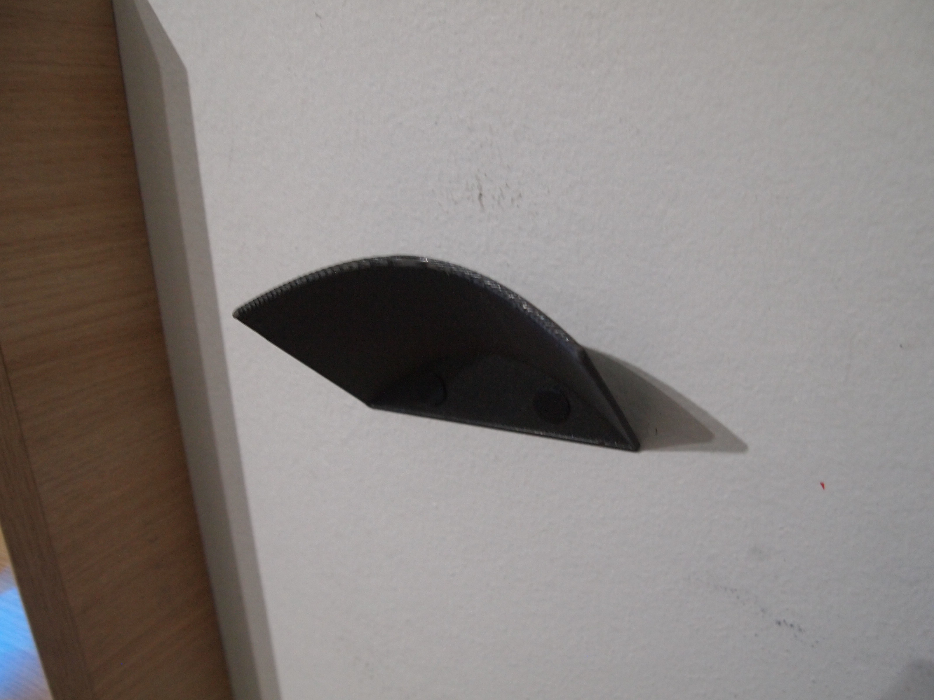 Miniatura 2 do modelo 3D simple wallmounted holder for PSVR