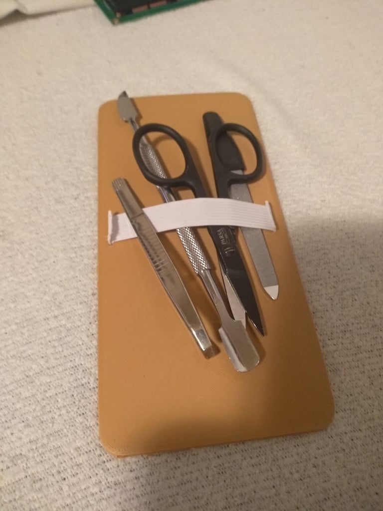 A Simple Rubber Strip Manicure Case