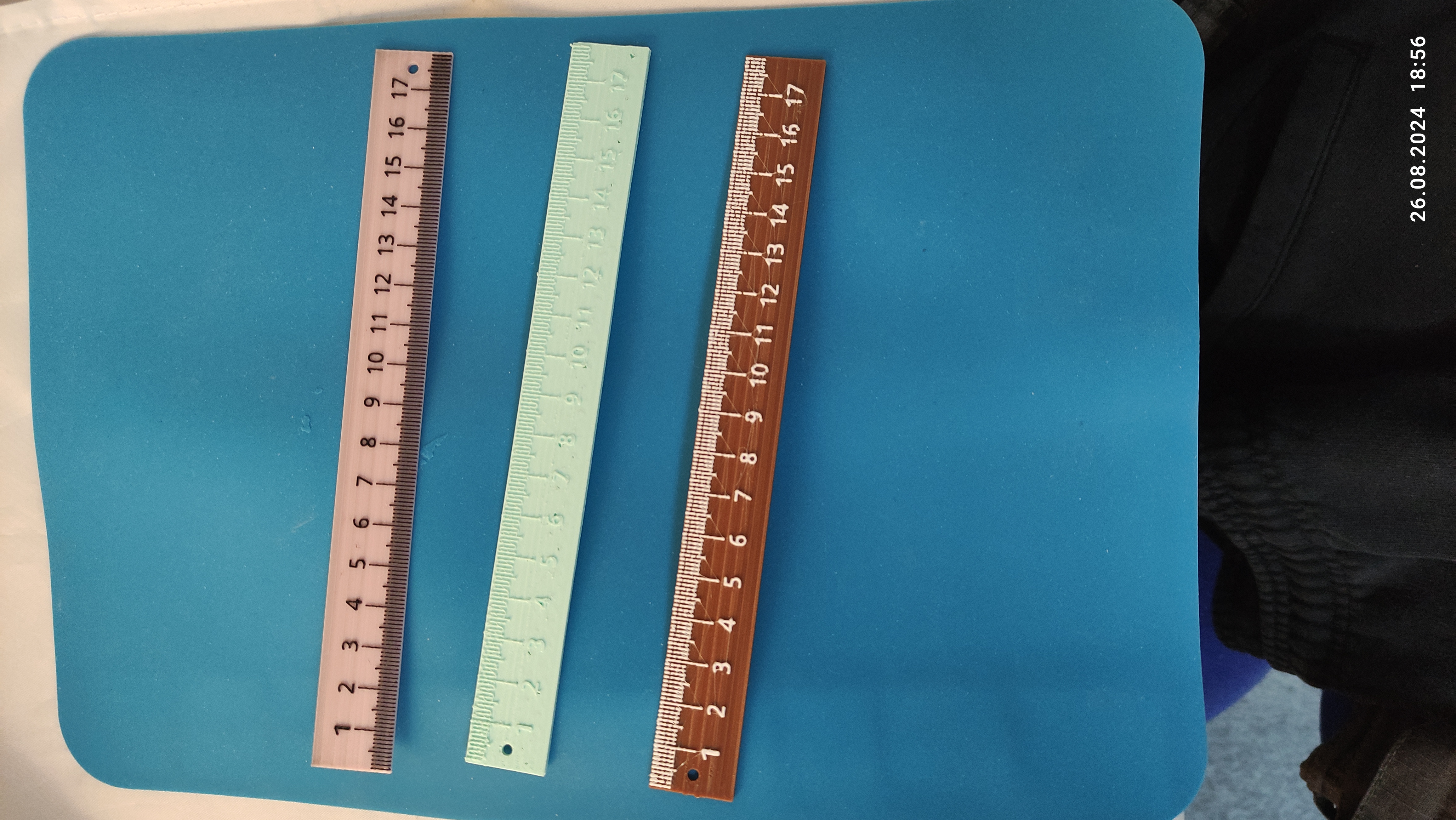 18cm ruler (metric)