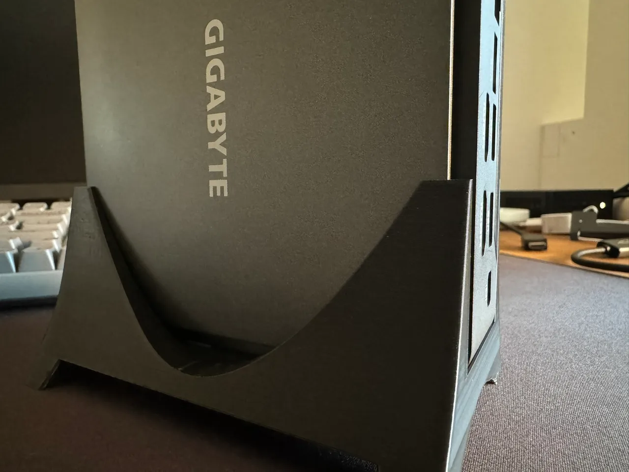 Gigabyte BRIX mini PC vertical stand by lolligeaap | Download free STL ...