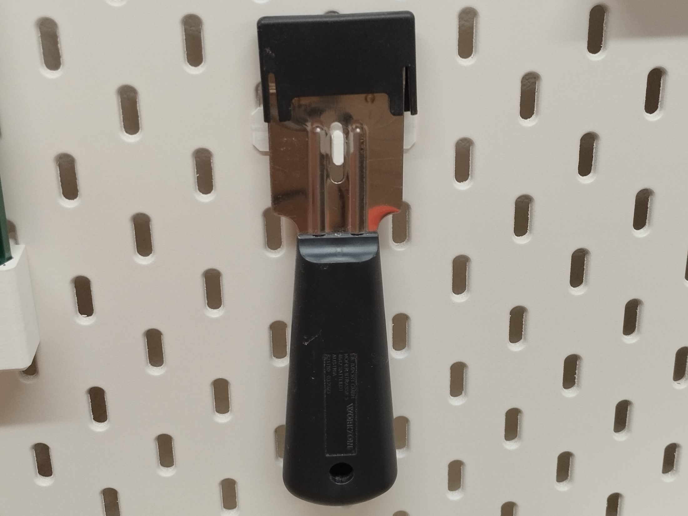 Skadis razor blade scraper holder (Workzone)