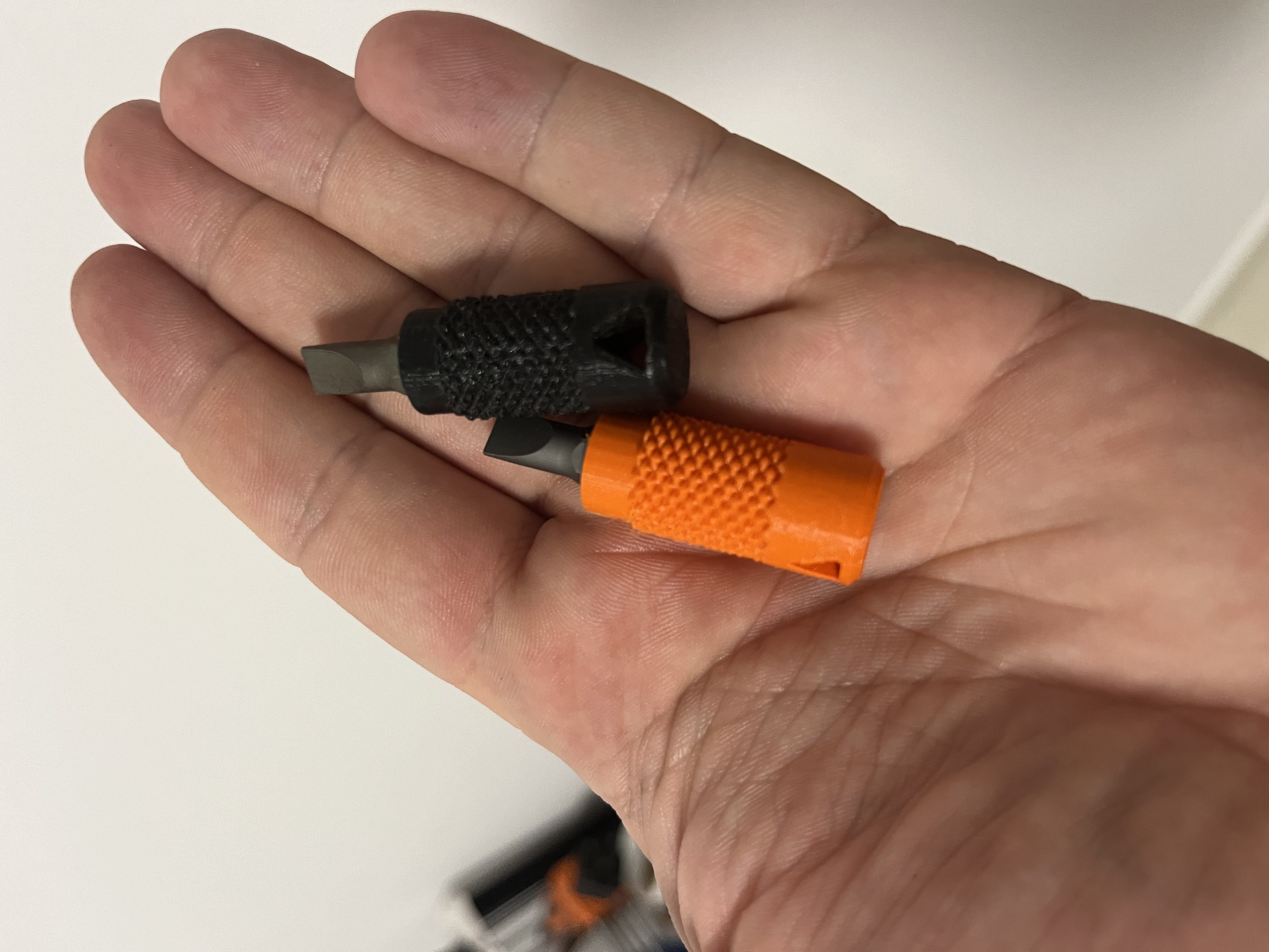 Miniatura 2 do modelo 3D Mini Screwdriver Keychain