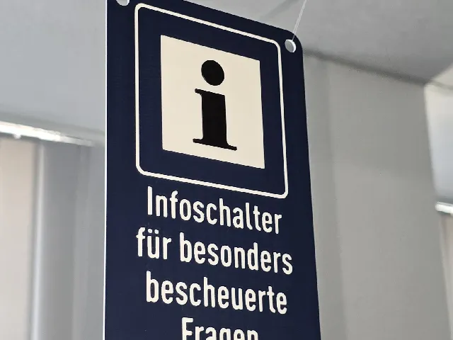 Schild - Infoschalter für besonders bescheuerte Fragen