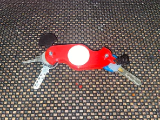 Keyholder Swiss knife style with AirTag compartment