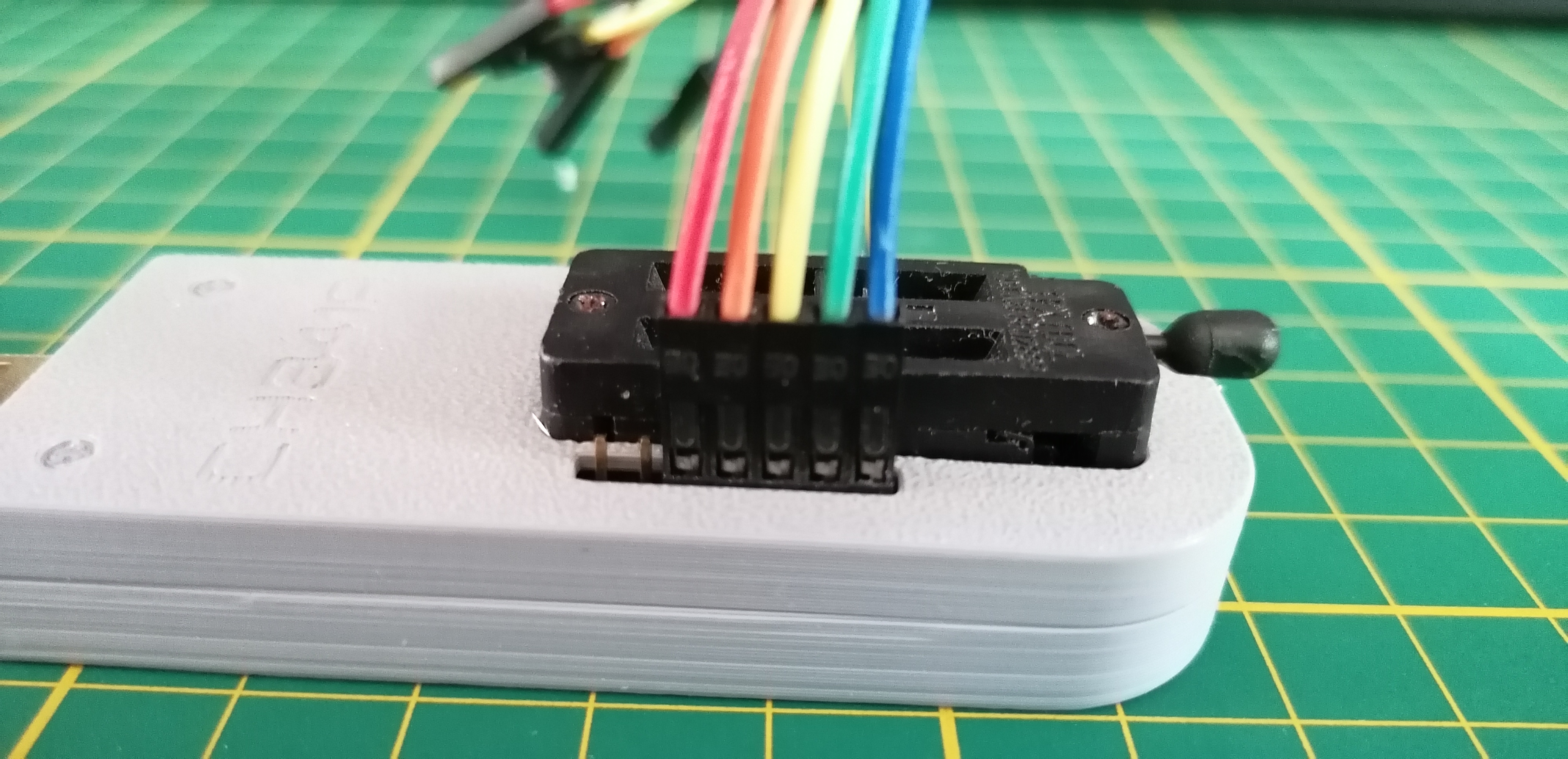 Miniatura 8 do modelo 3D YJ board CH341A Serial/Memory Programmer Enclosure