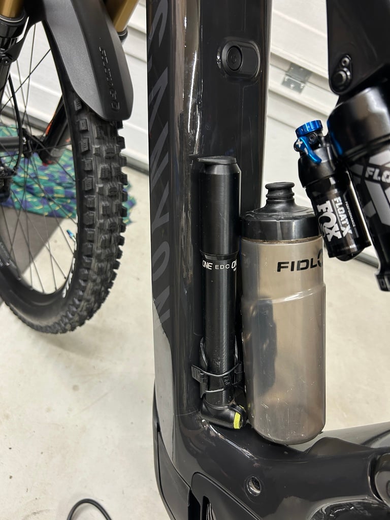 Canyon Spectral:ON 2022 - Fid Lock Bottle and/or OneUp pump adapter