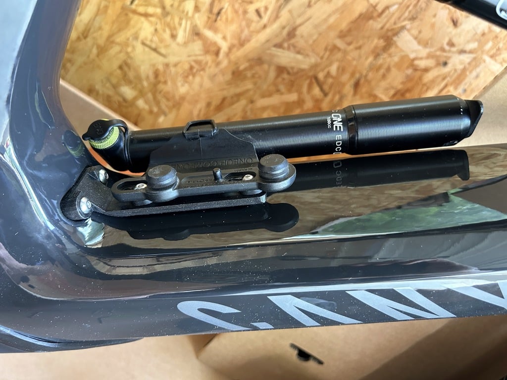 Canyon Spectral:ON 2022 - Fid Lock Bottle and/or OneUp pump adapter — thumbnail 6