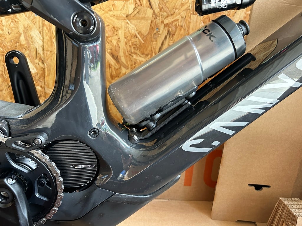 Canyon Spectral:ON 2022 - Fid Lock Bottle and/or OneUp pump adapter — thumbnail 7