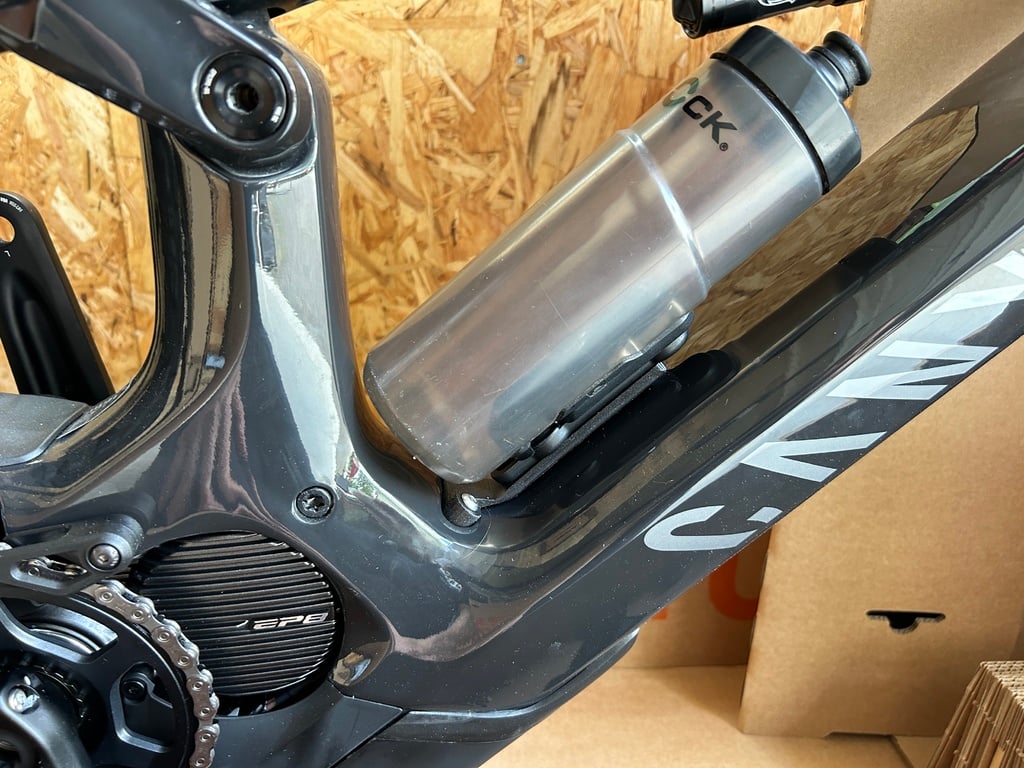 Canyon Spectral:ON 2022 - Fid Lock Bottle and/or OneUp pump adapter — thumbnail 8