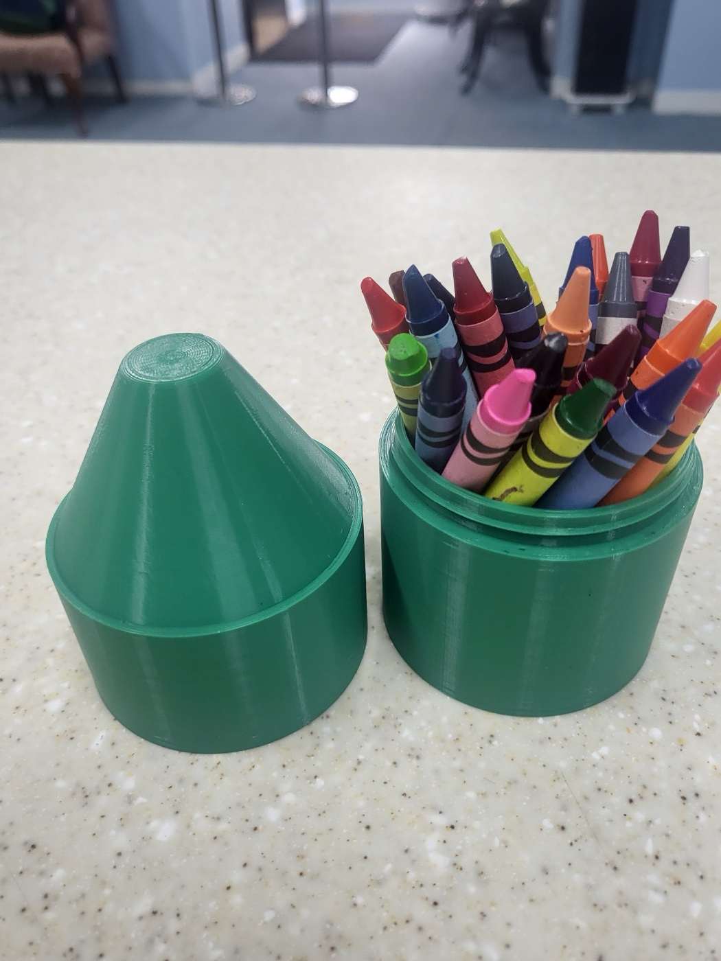 Miniatura 3 do modelo 3D Crayon-shaped Crayon Container