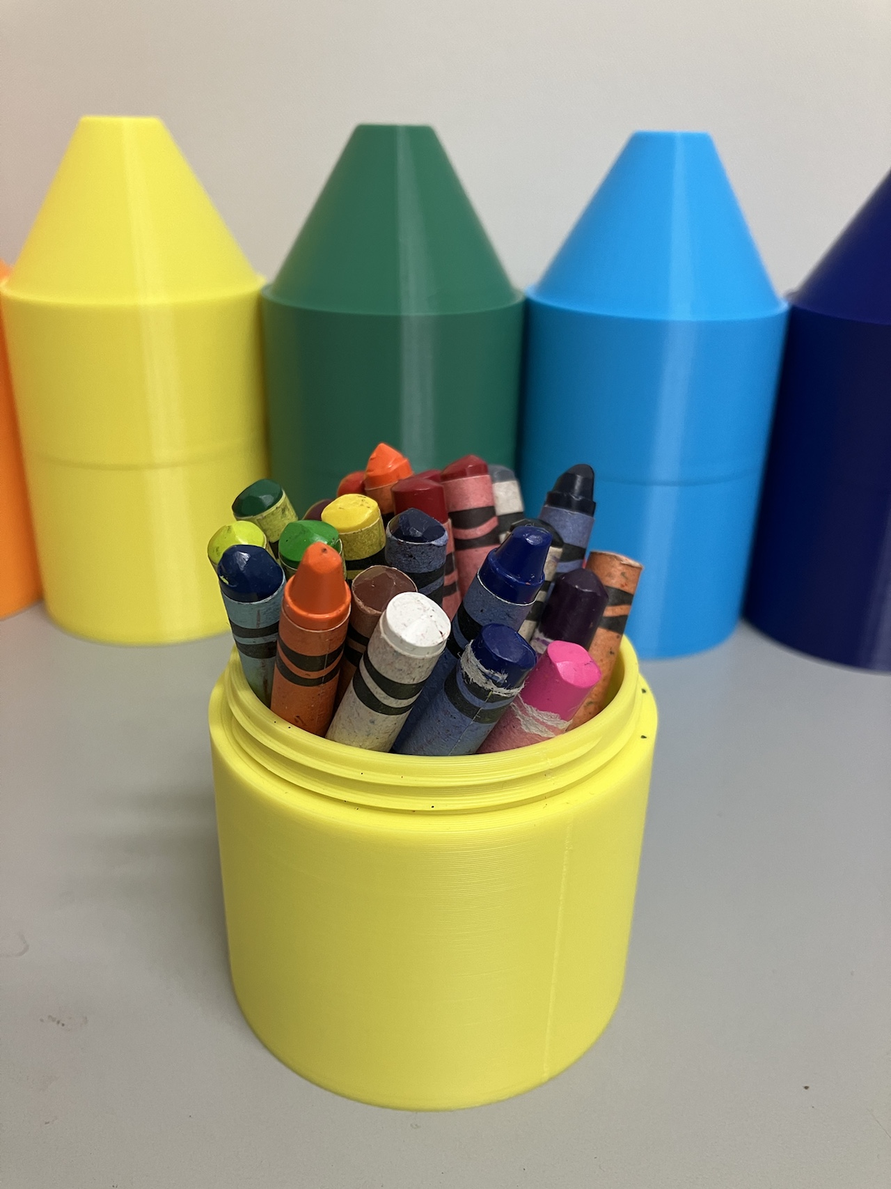 Miniatura 2 do modelo 3D Crayon-shaped Crayon Container