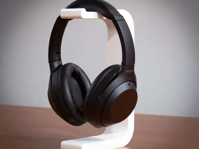 Minimalist Headphone Stand