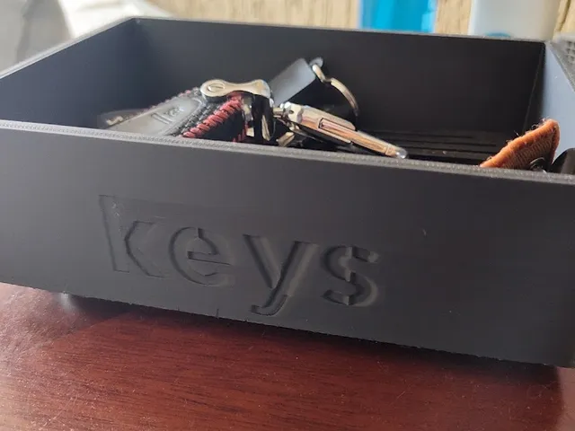 Sturdy key tray with feet
