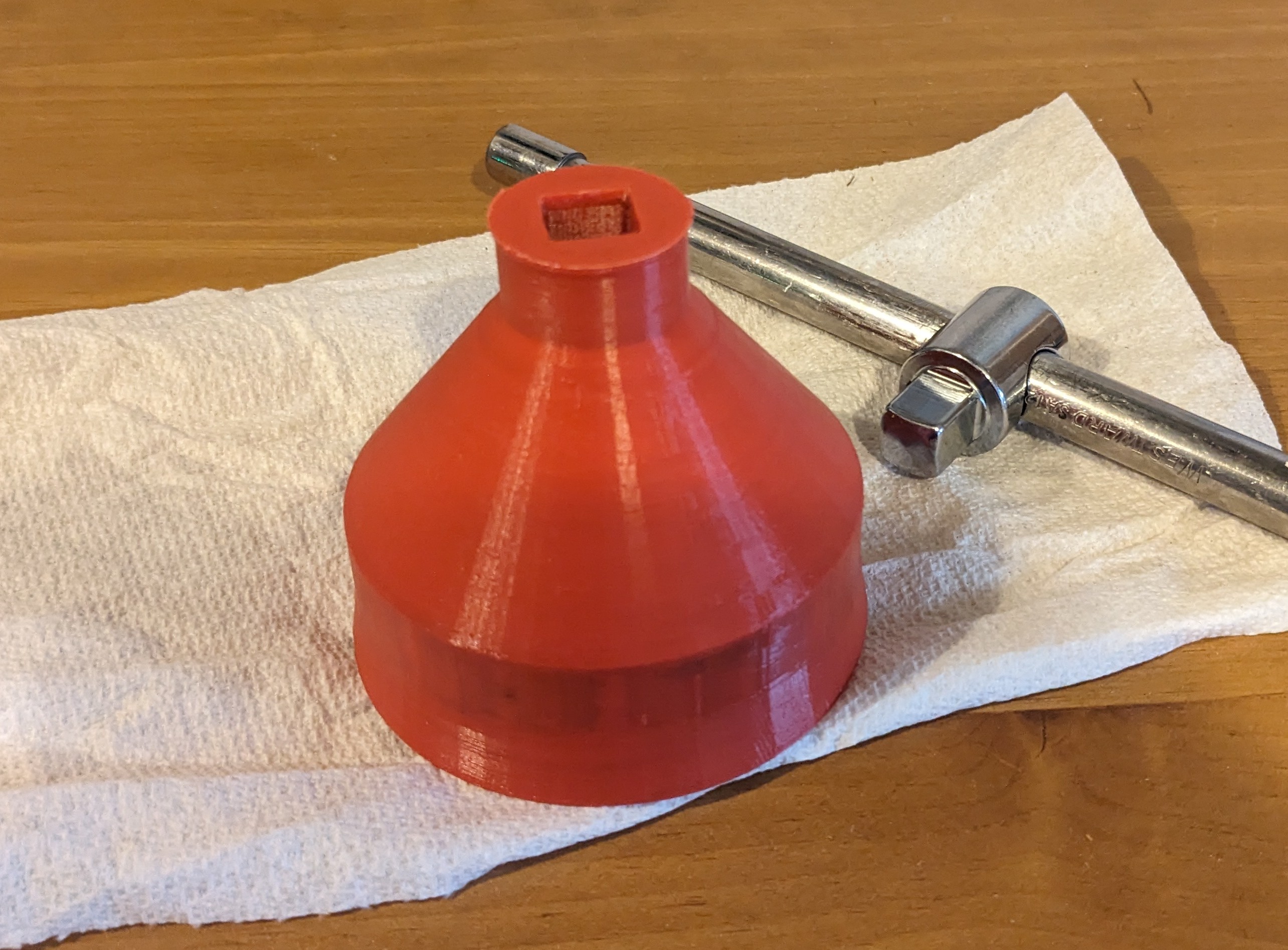 No-mess oil filter wrench/socket for Fram filter PH9688
