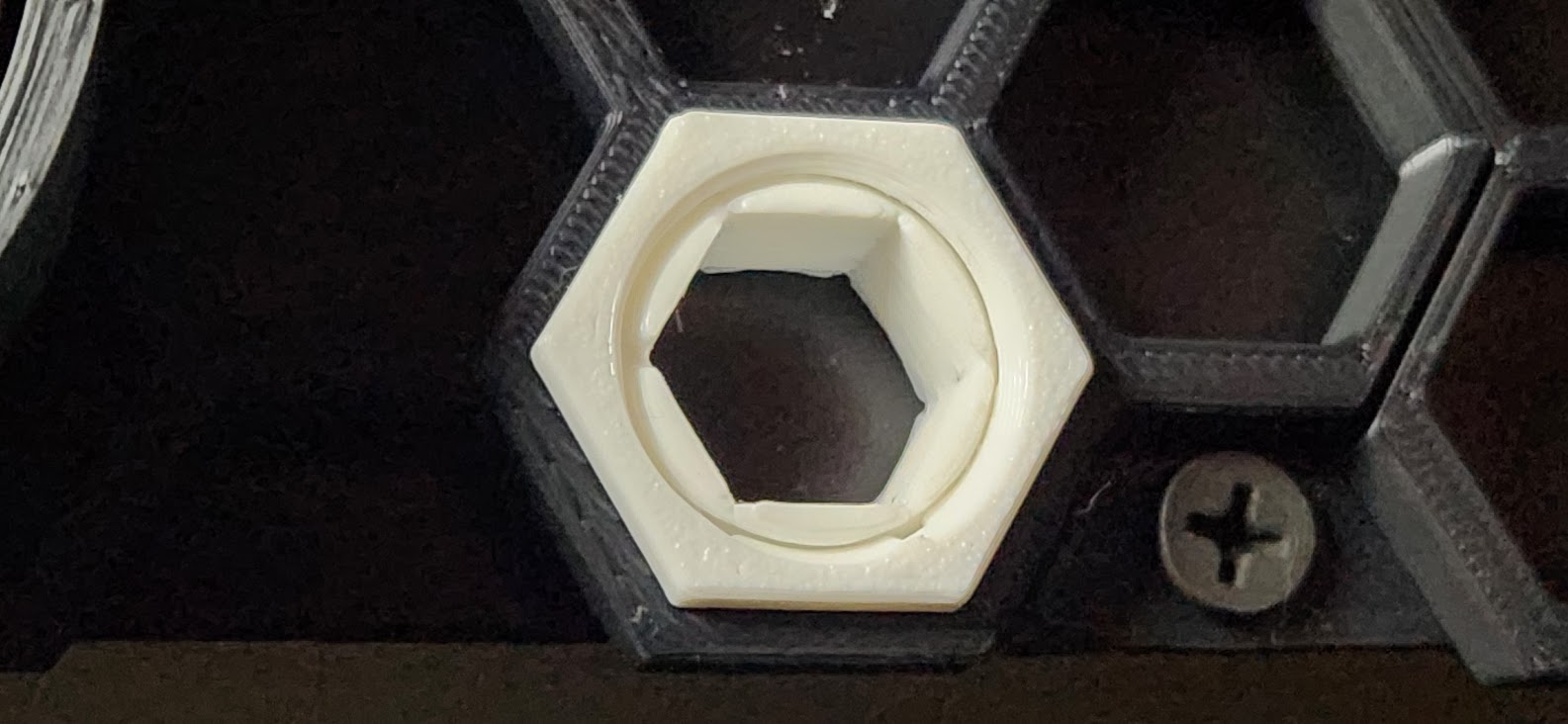 Screwiverse Insert and Screw for Standard Honeycomb Storage Wall (HSW) Fasteners 3D model thumbnail