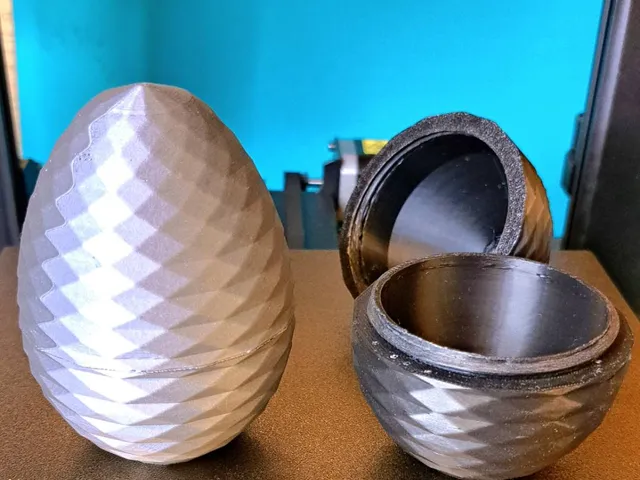 Geometric Twist Egg Capsule