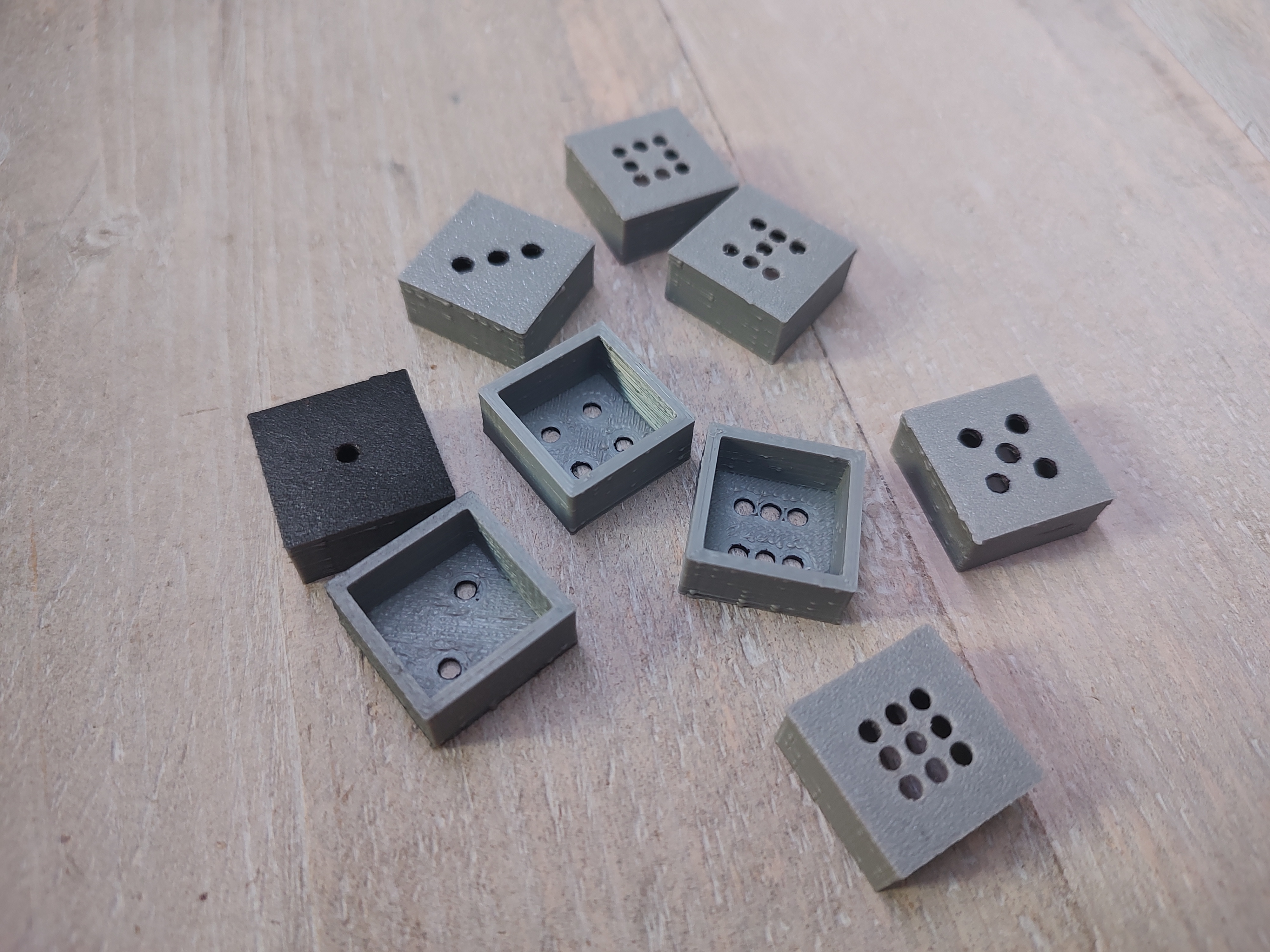 D6 face pip stencil - spray paint edition