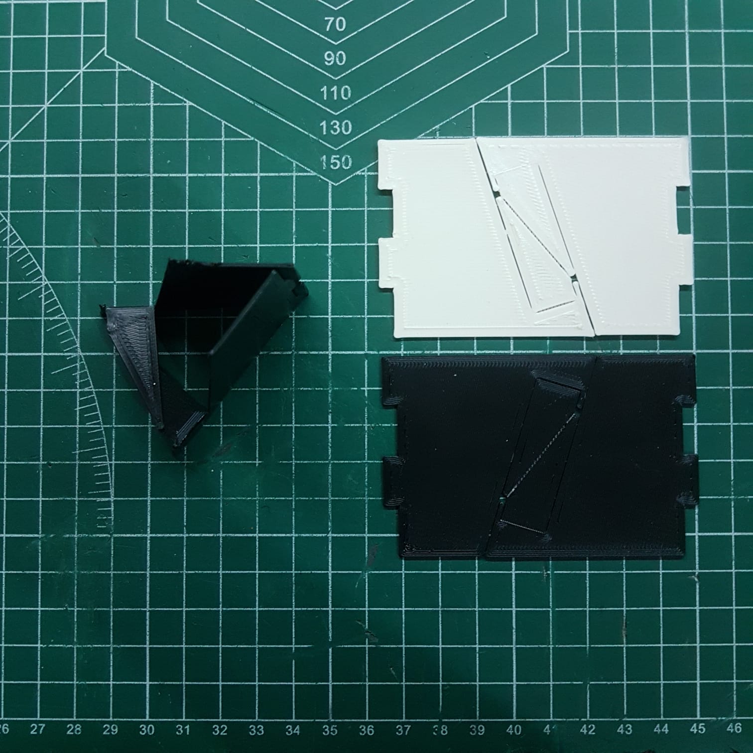 Credit Card Sized Foldable Phone Stand (print-in-place) — thumbnail 3
