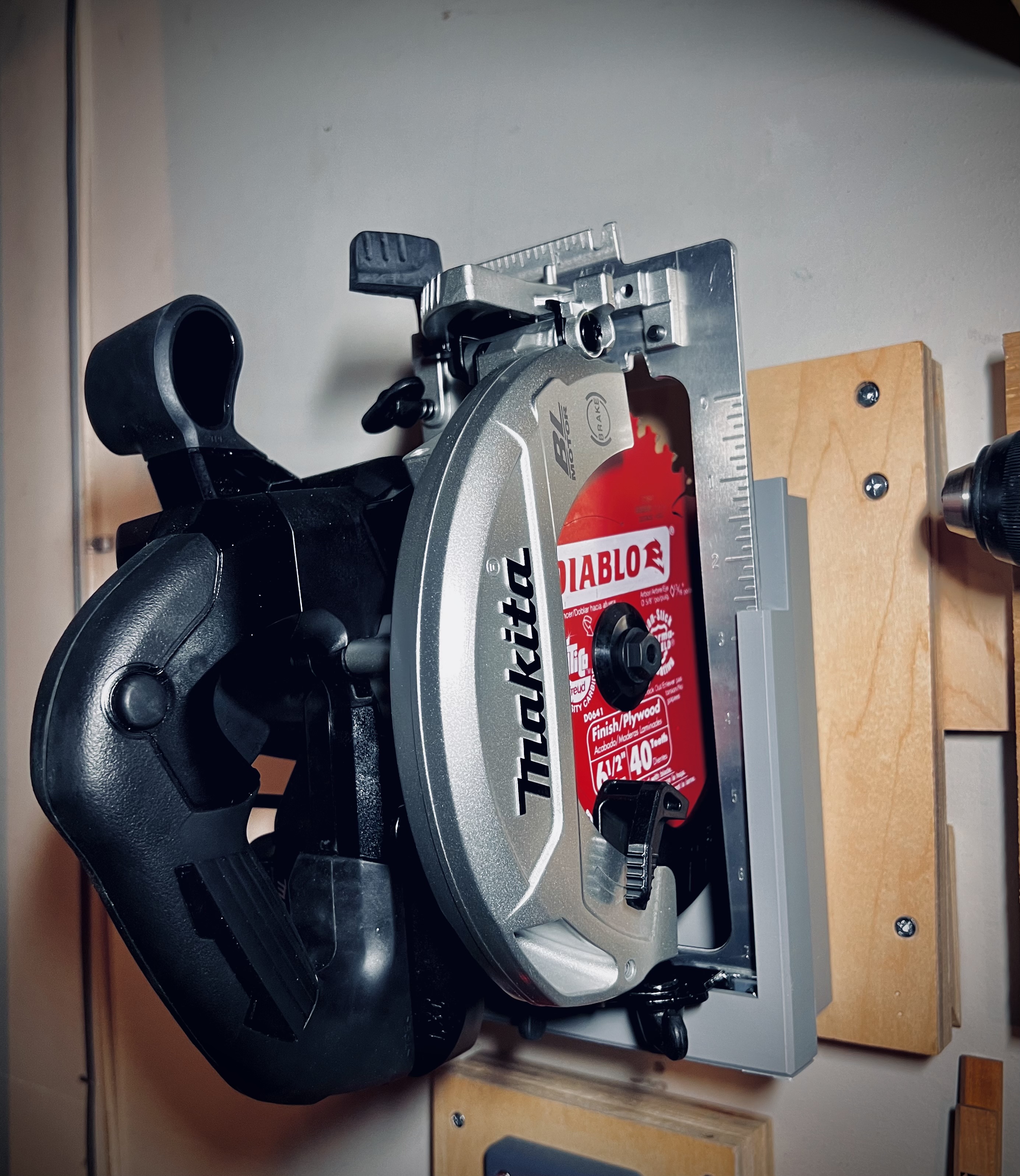 Makita Cordless 6-1/2 in. Circular Saw 18V (XSH04ZB) - Wall Mount