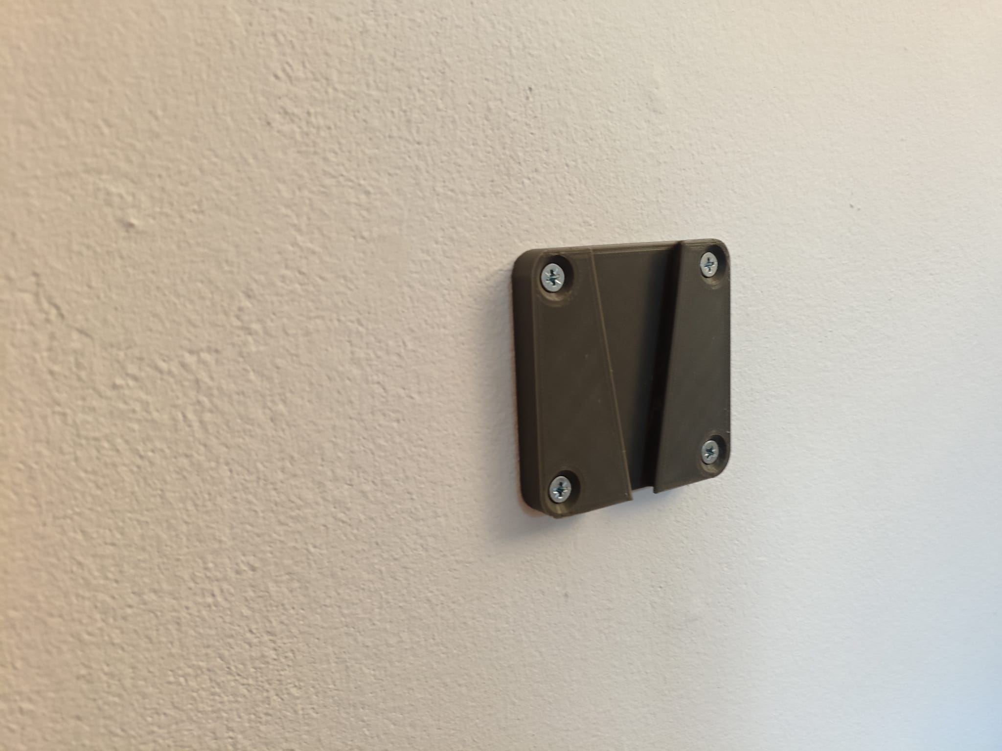 VESA 75x75 or 100x100 low profile wall mount