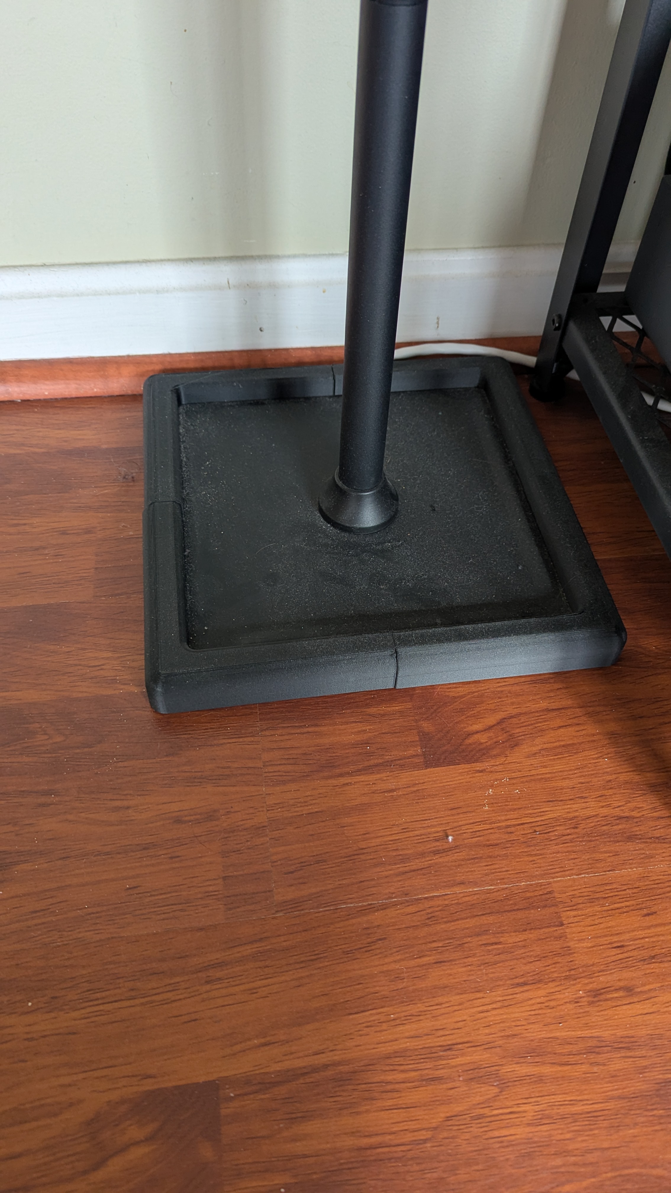 Speaker stand skirt