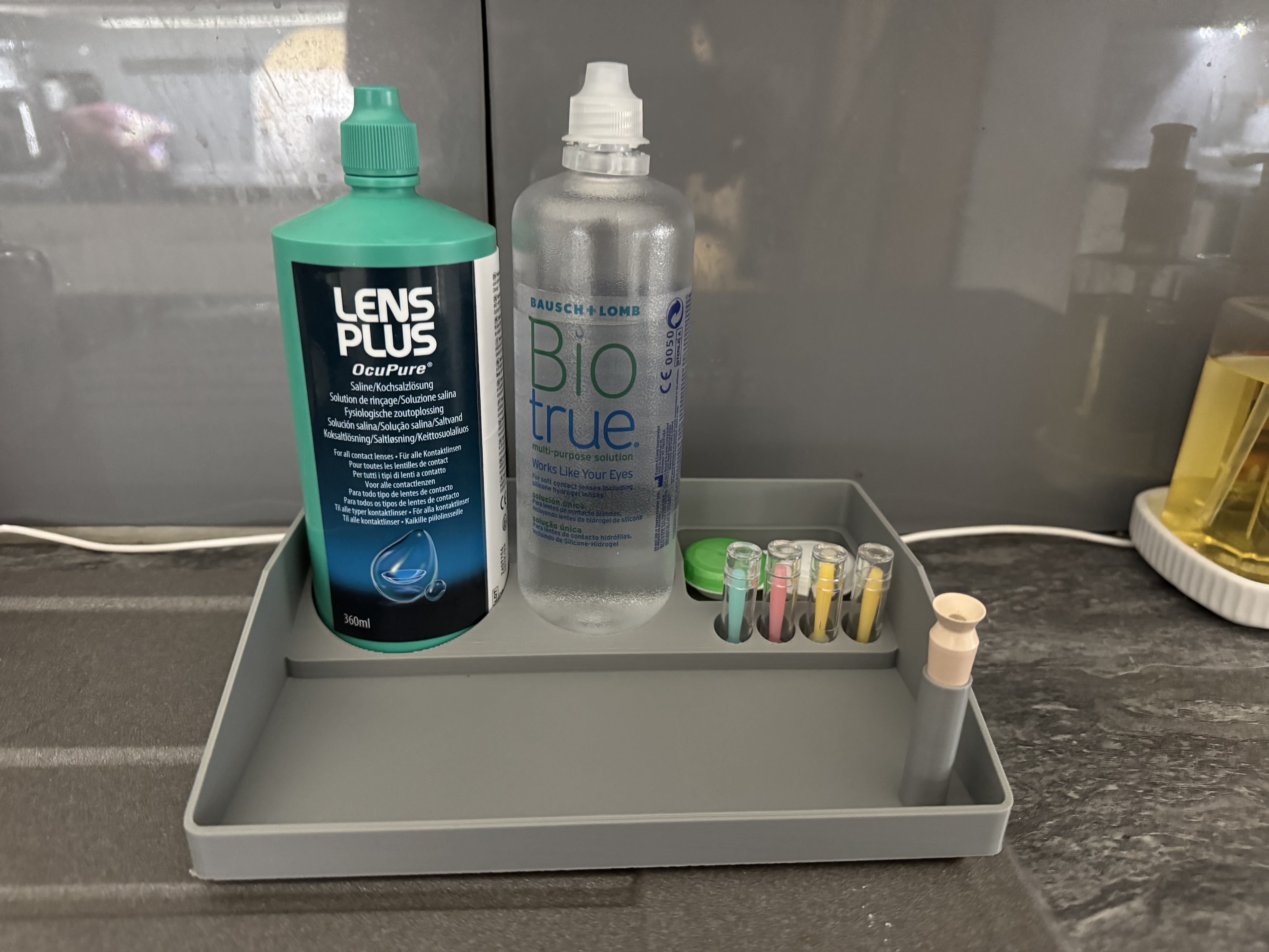 Scleral lens/hard contact lens station