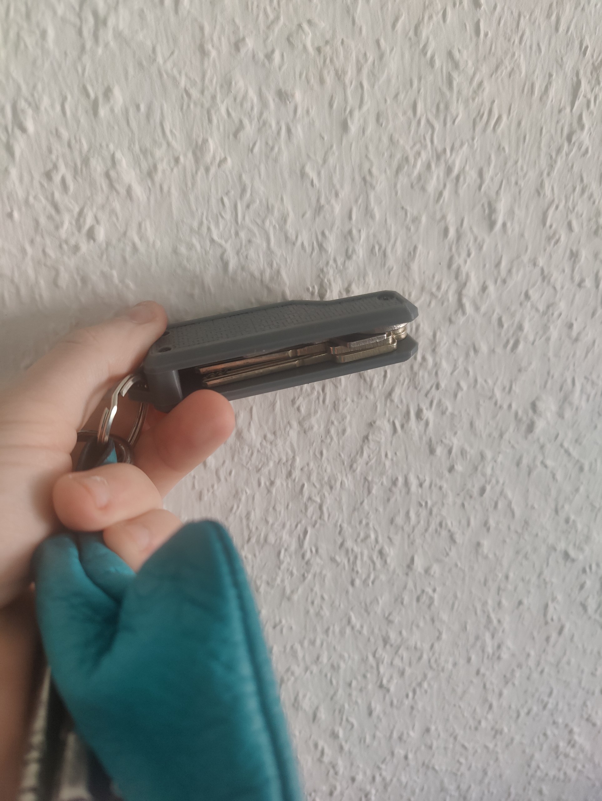 KeyHoldr by Mattvie extended for German Keys (longer and wierd hole positions)