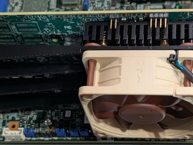 Broadcom 9500 HBA Fan Bracket