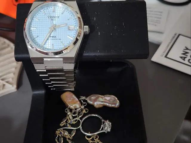 Watch and jewelry stand for ladies remix