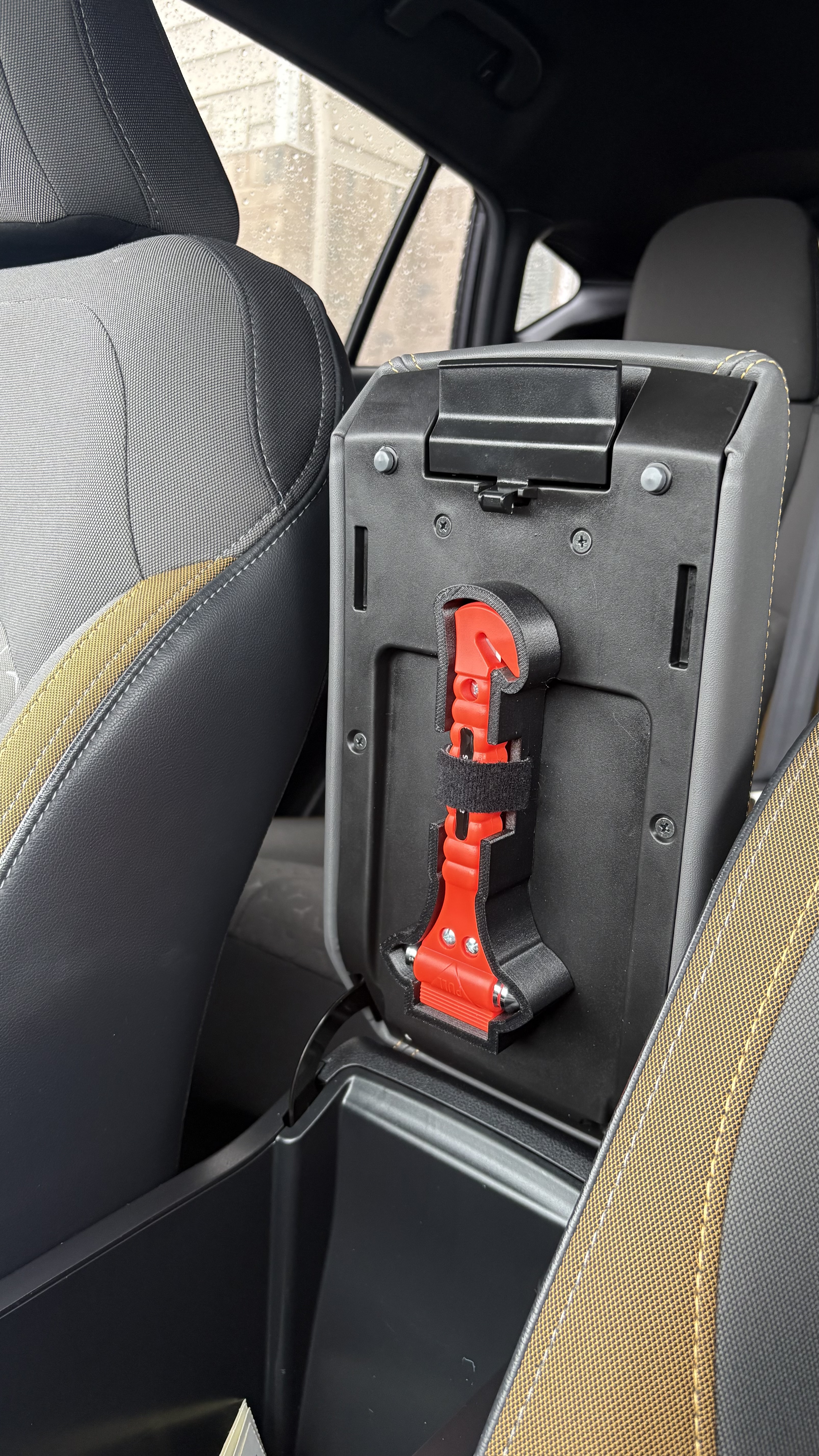 Subaru Crosstrek Glass Breaker Mount