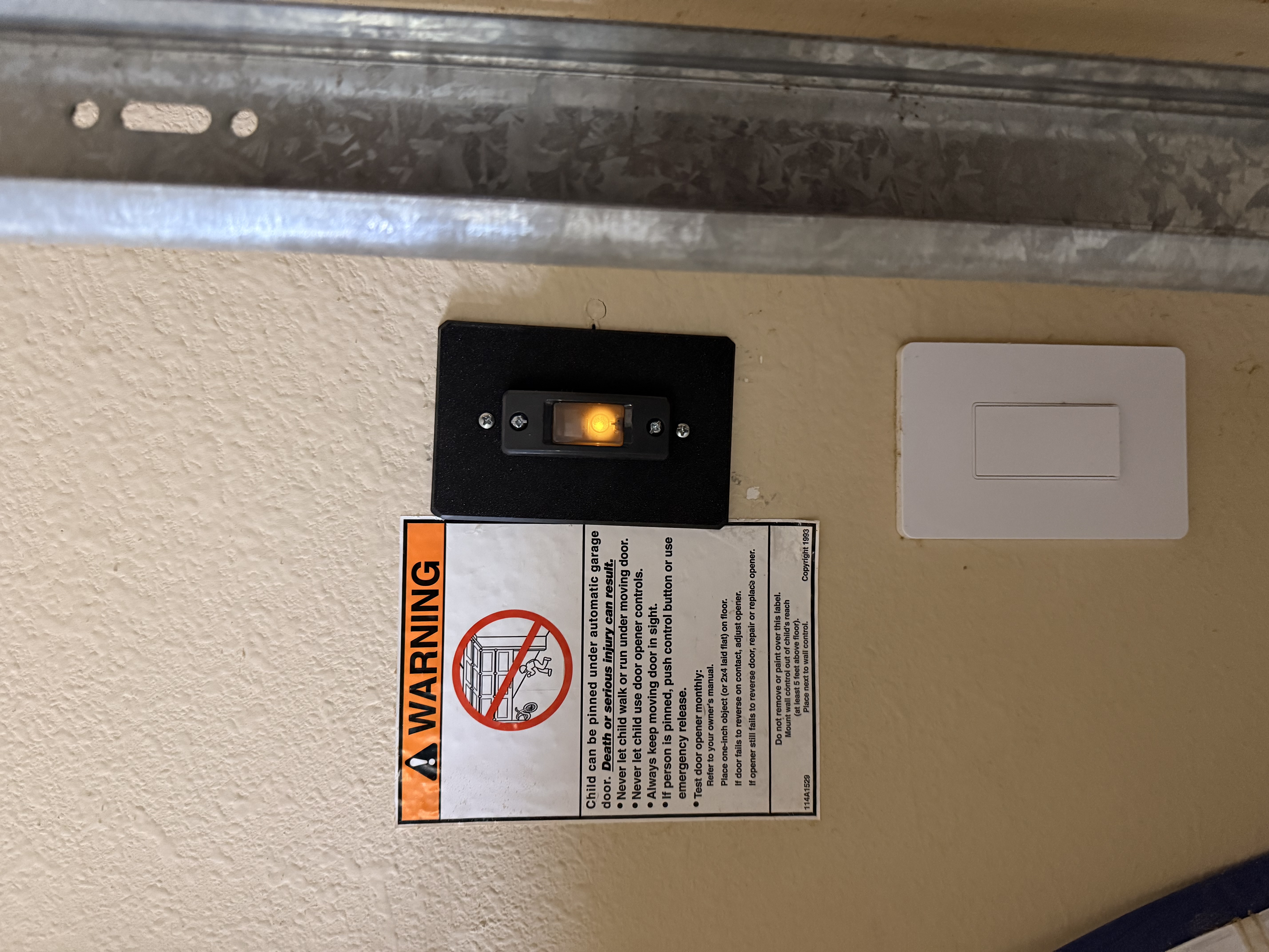 Miniatura 2 do modelo 3D Chamberlain 1 Button Light Switch Cover