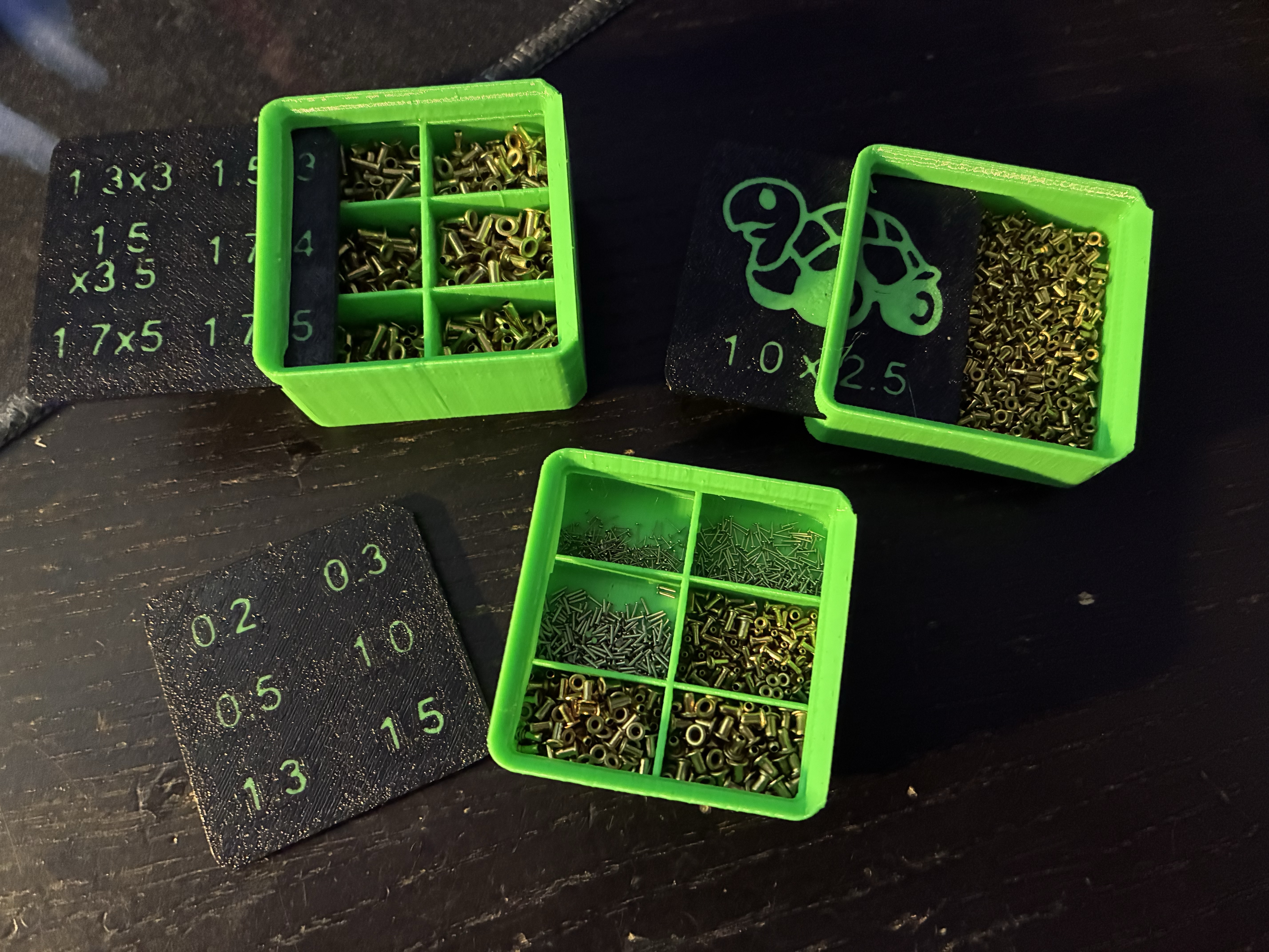 Gridfinity Bins with Slide‑Lock Lid – Ideal for Tiny Parts (PCB Rivets, SMD, Micro Hardware)