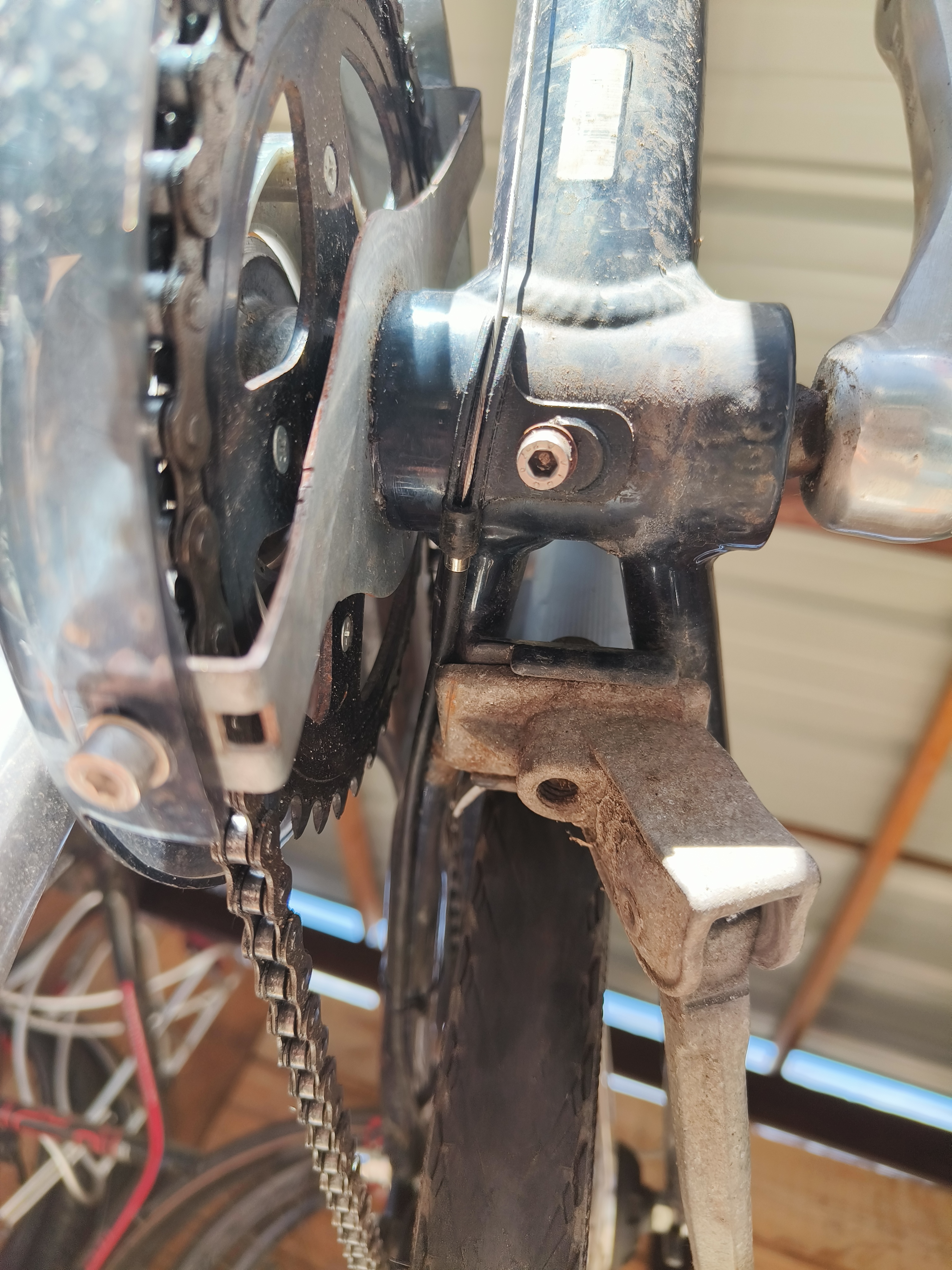 Miniatura 2 do modelo 3D Reverse bottom bracket cable guide