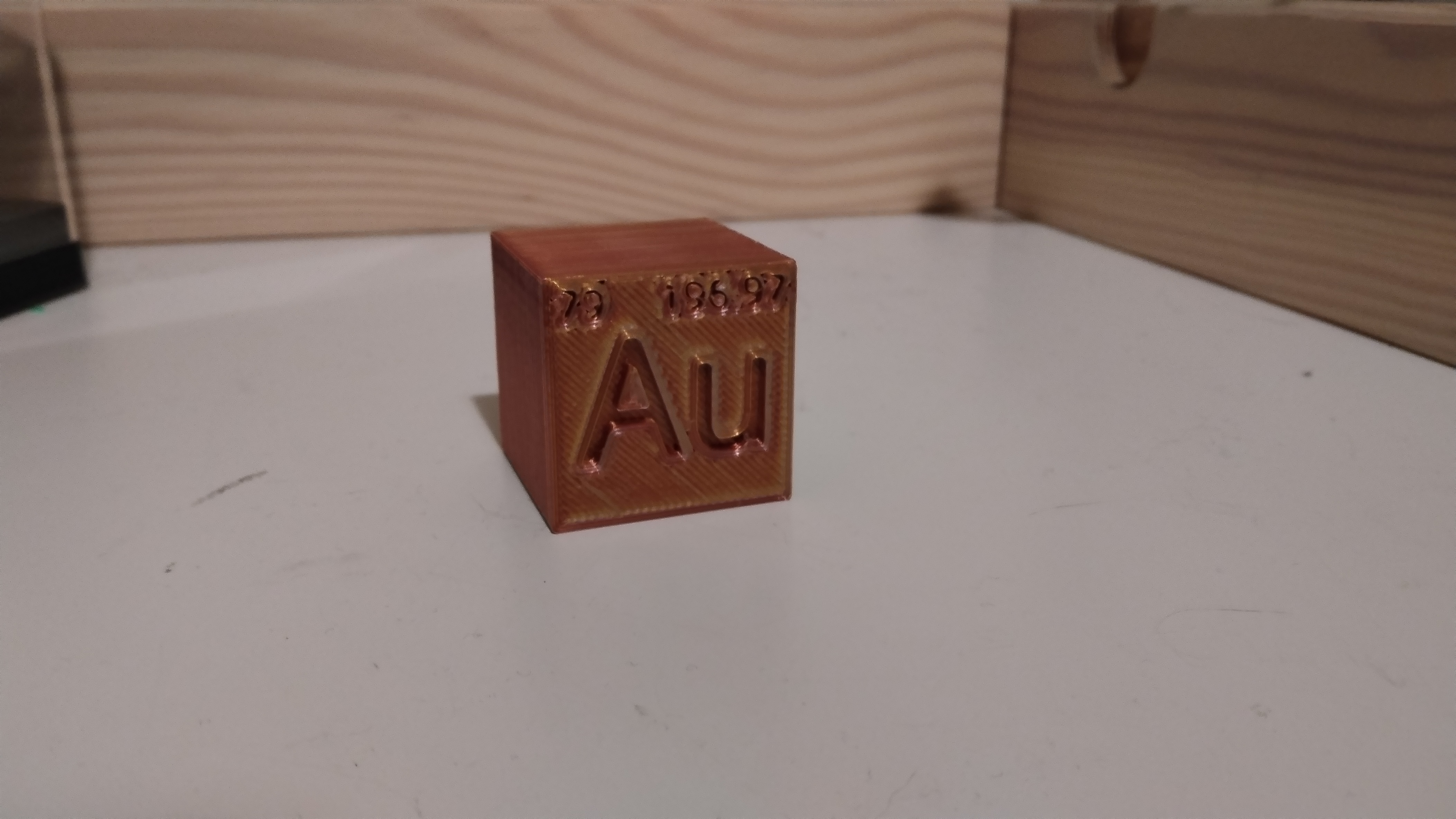 gold cube element