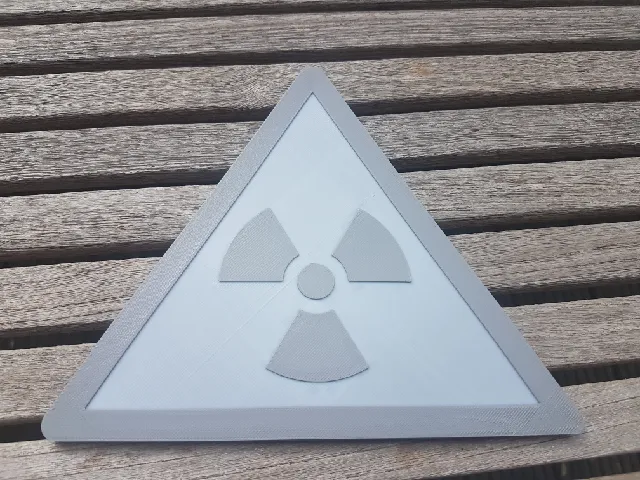 Warning sign: ionizing radiation (radioactive)
