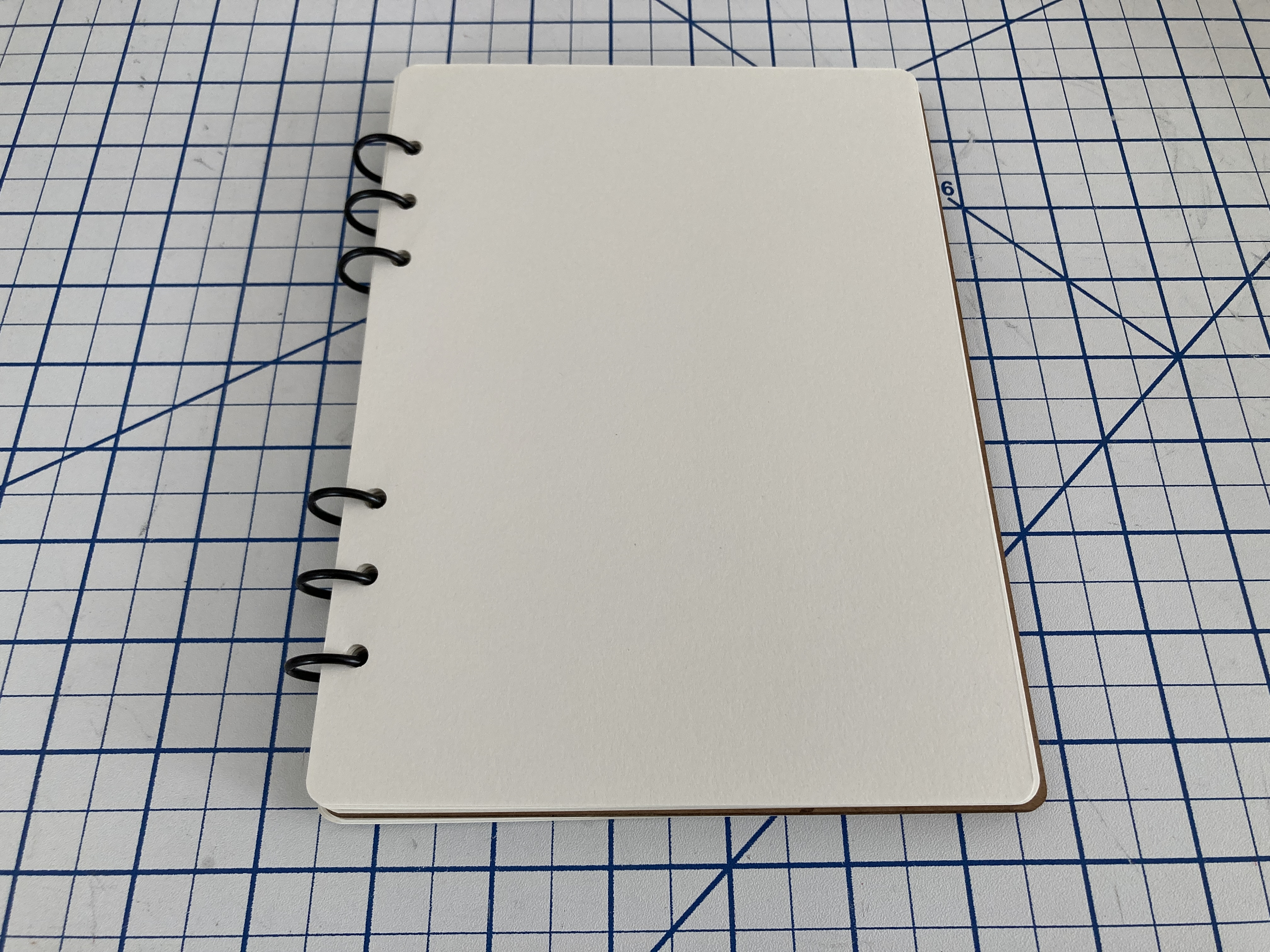 Miniatura 4 do modelo 3D Refillable 6-Ring Notebook (Parameterized)