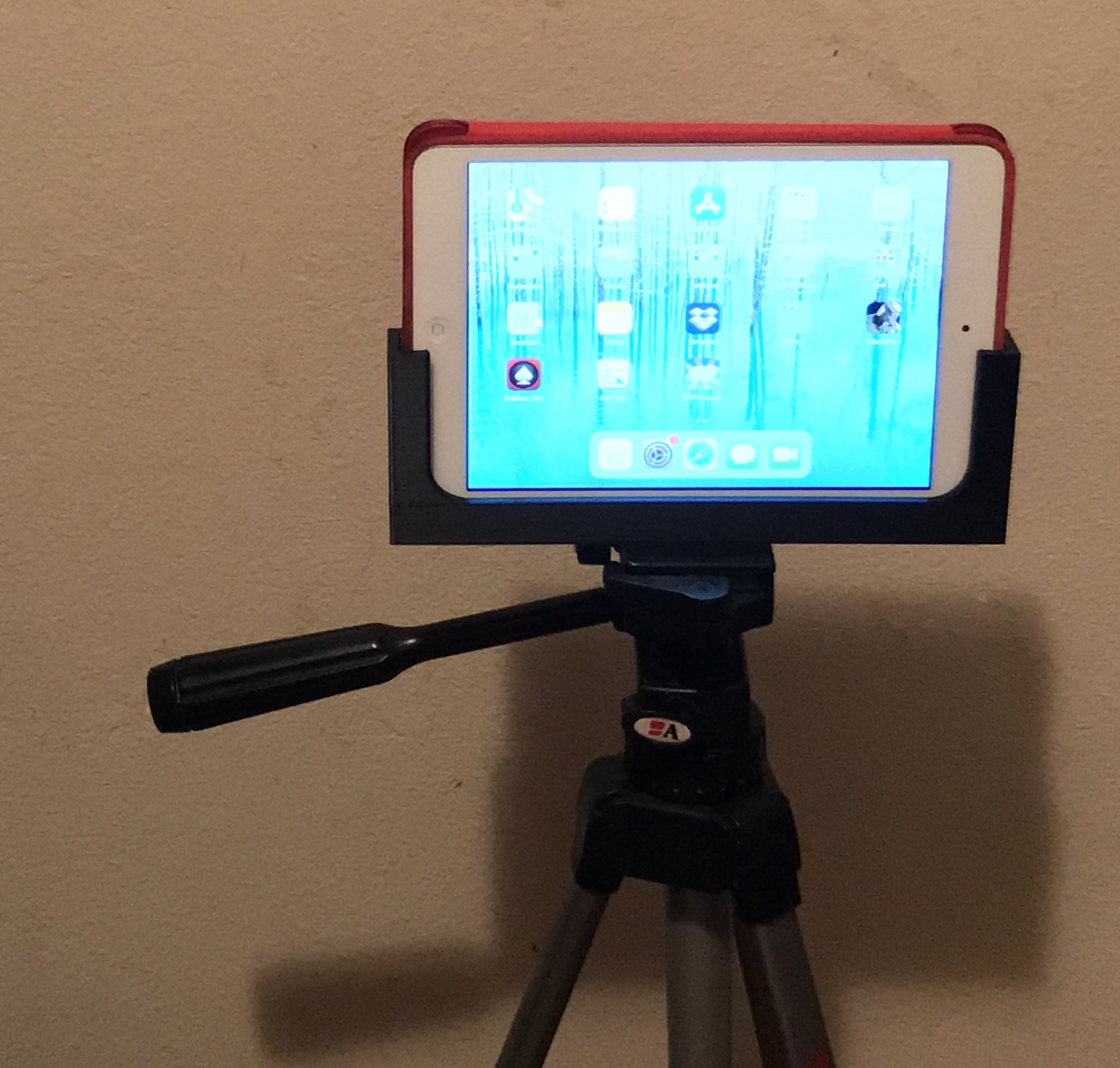 Tripod holder for iPad or iPhone with or without a case