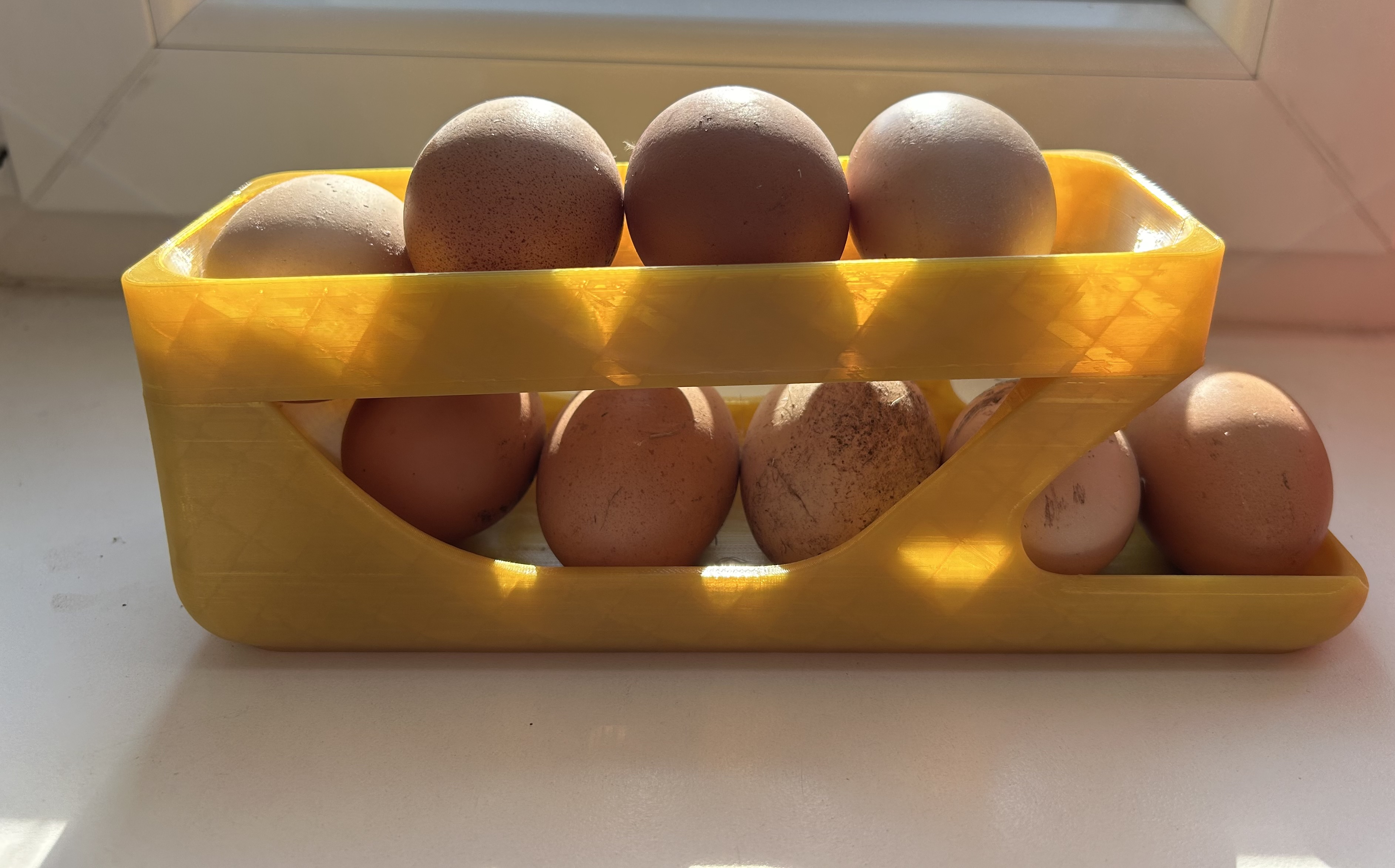 Miniatura 2 do modelo 3D egg dispenser