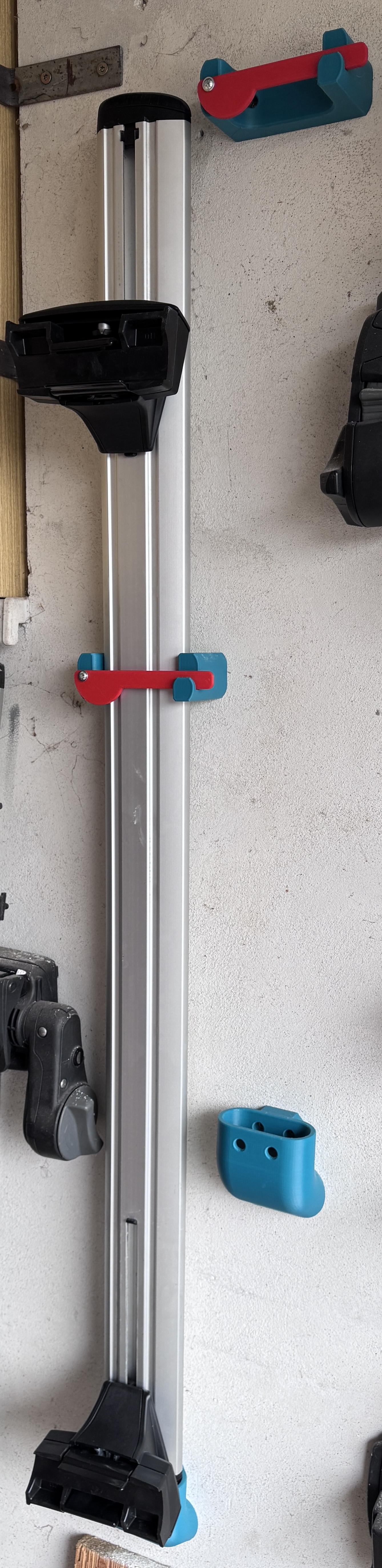 Thule Wingbar evo držák na zeď