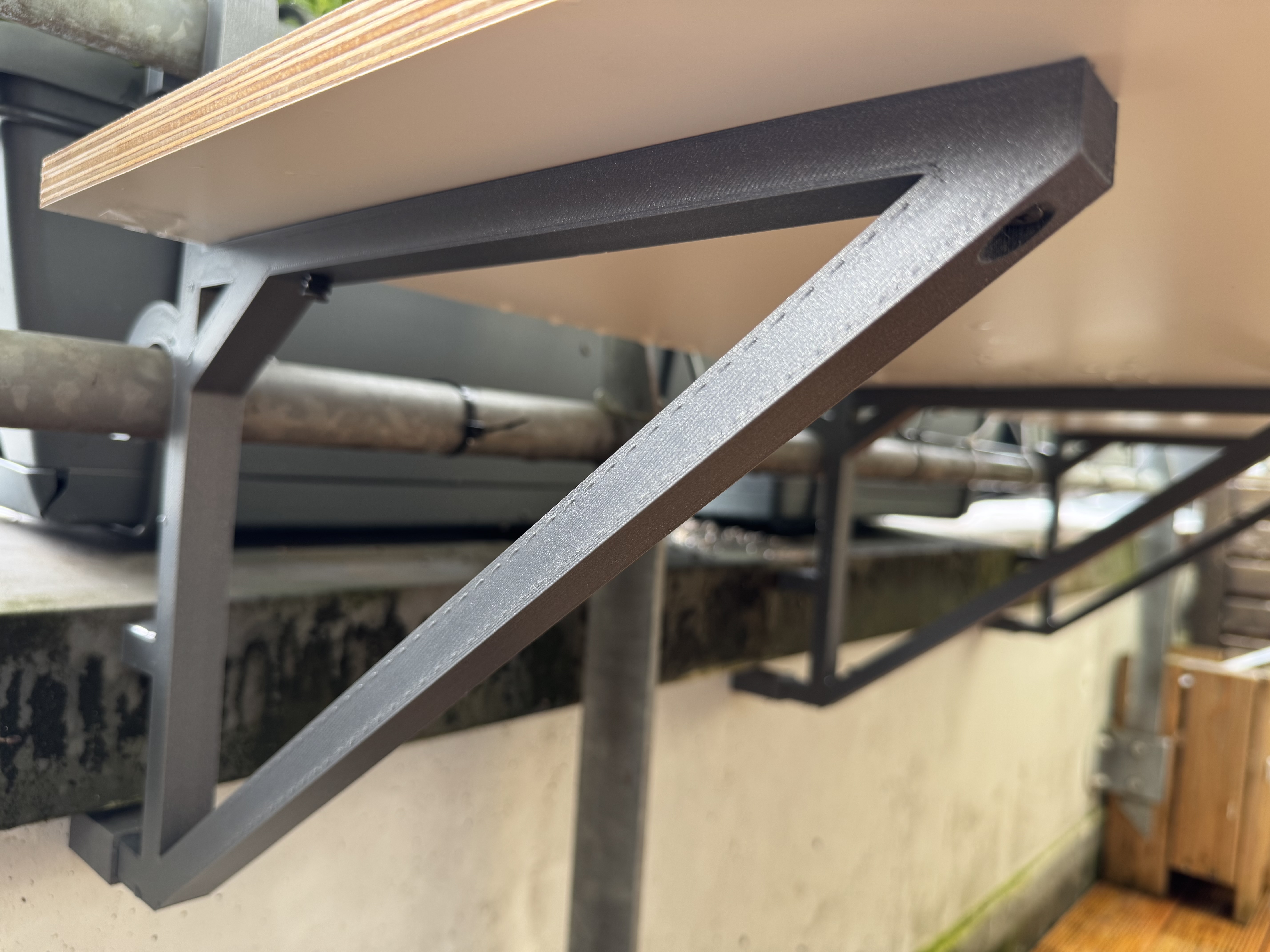 Railing hook for tabletop