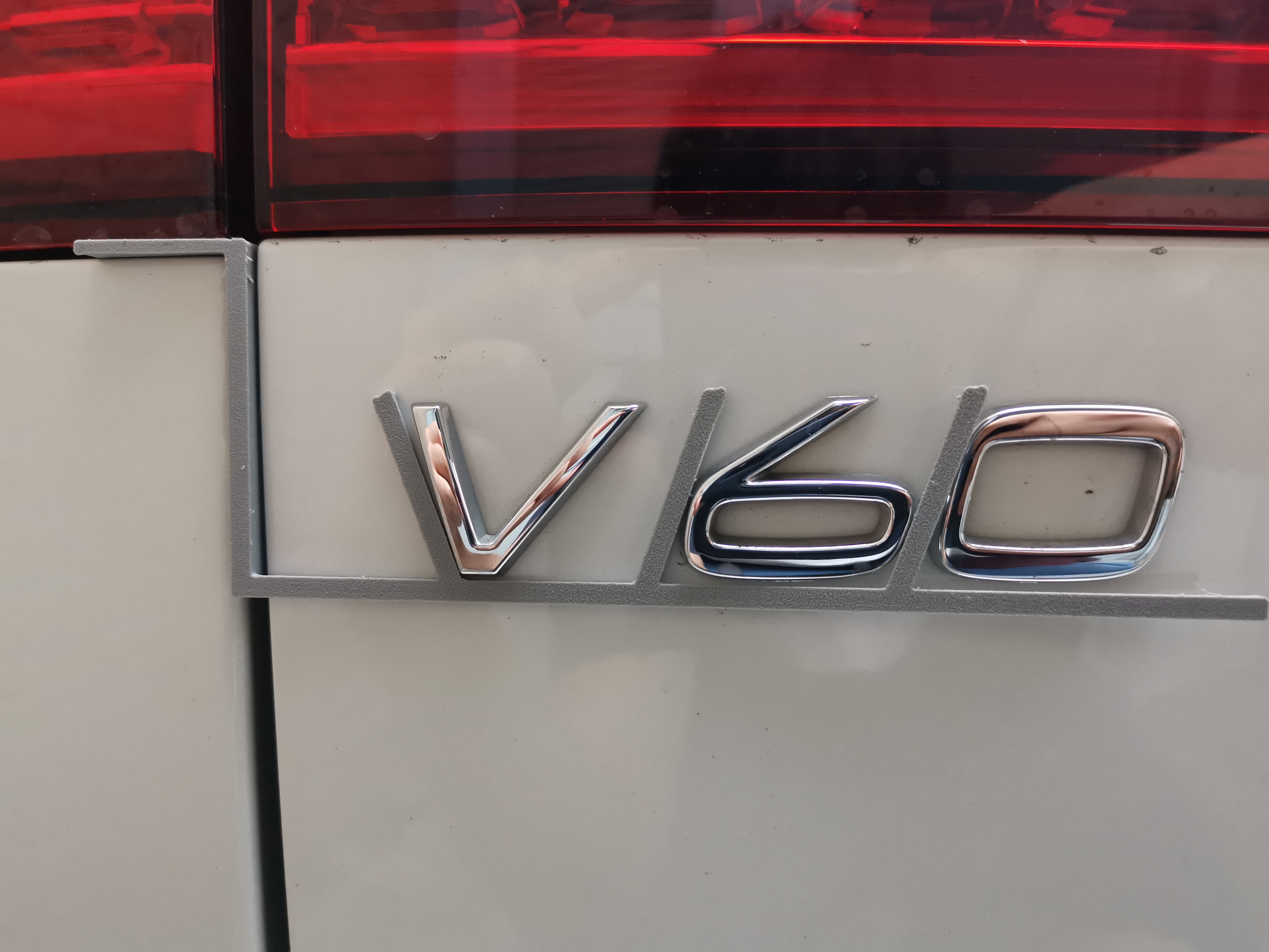 Volvo V60 model designation spacing