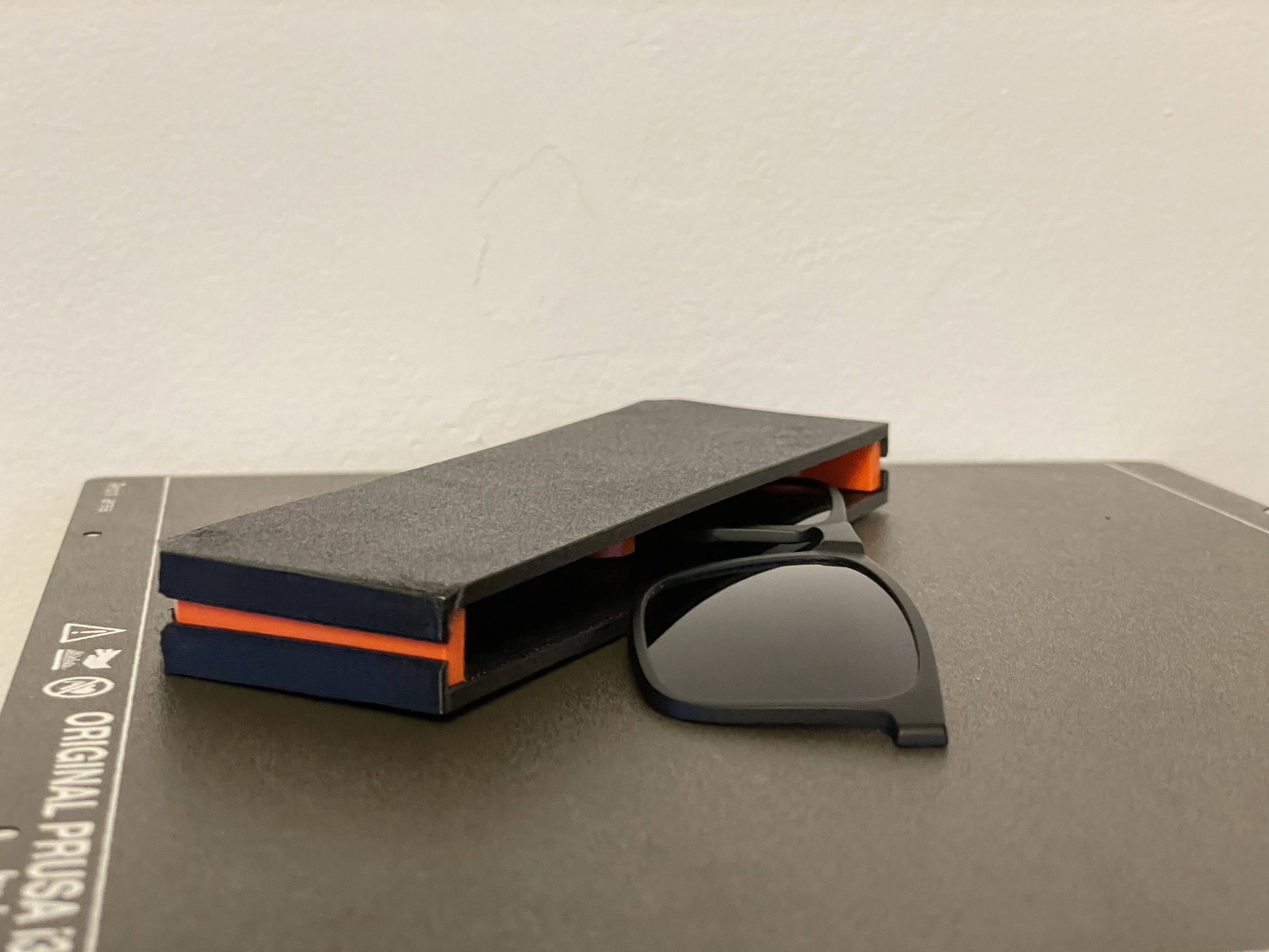 Simple case for sun protector glasses clip