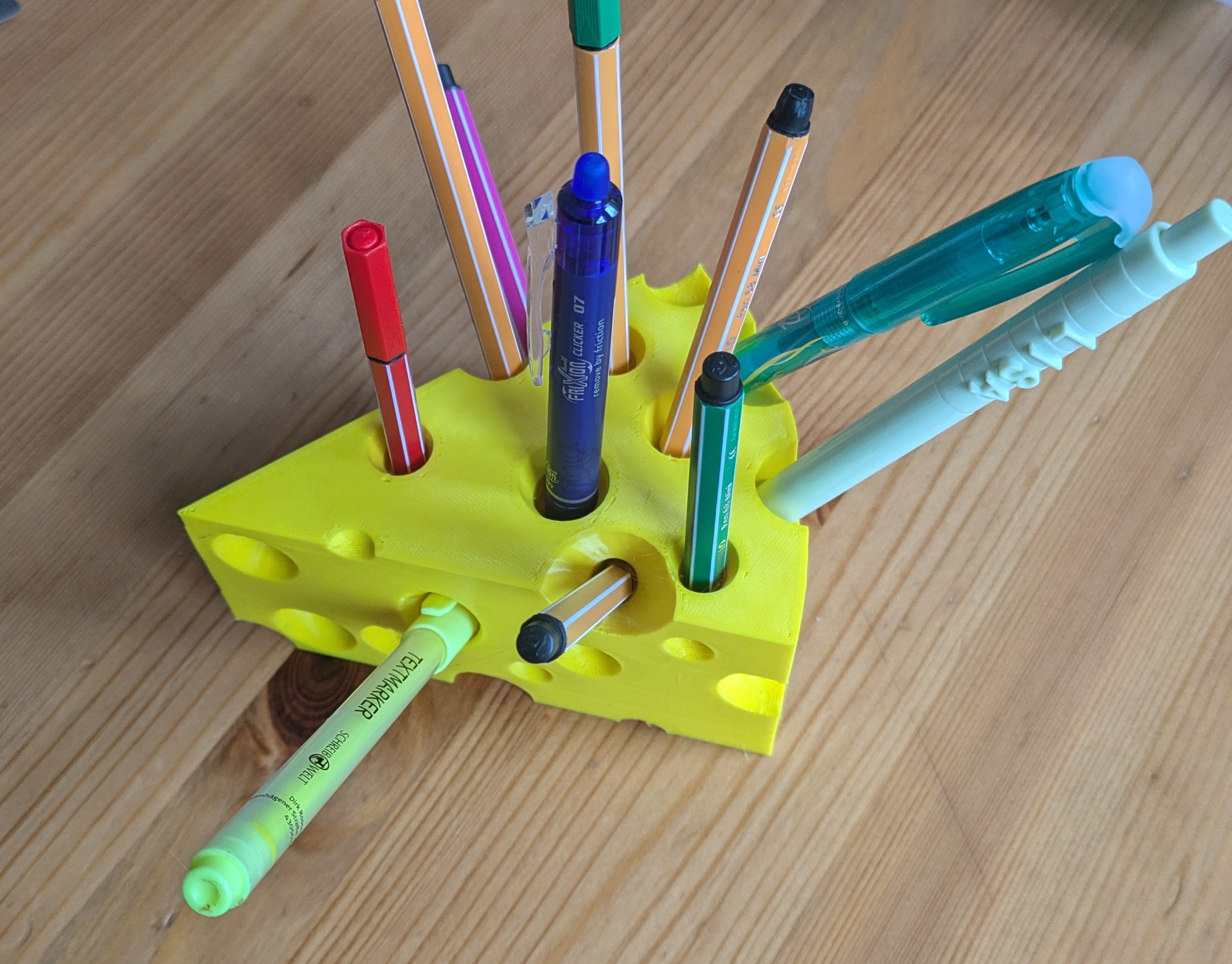 Cheesy Pencilholder / Stiftehalter in Käseform