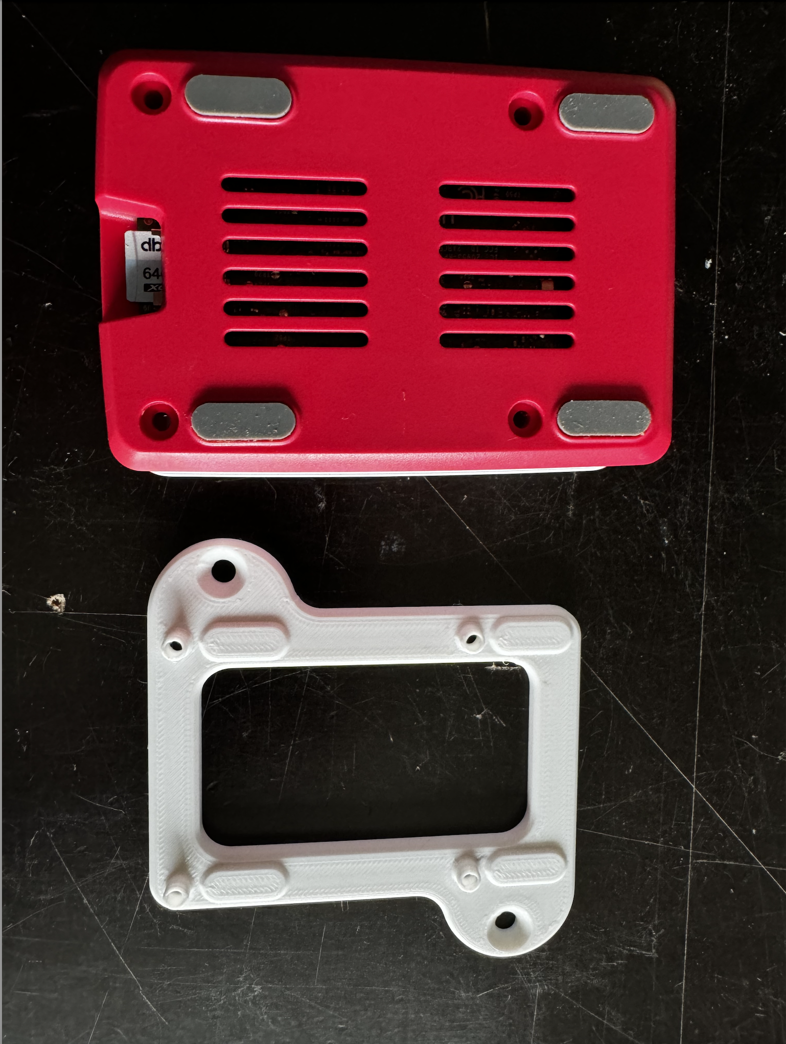 Miniatura 2 do modelo 3D Raspberry Pi 5 case wall mount additional support